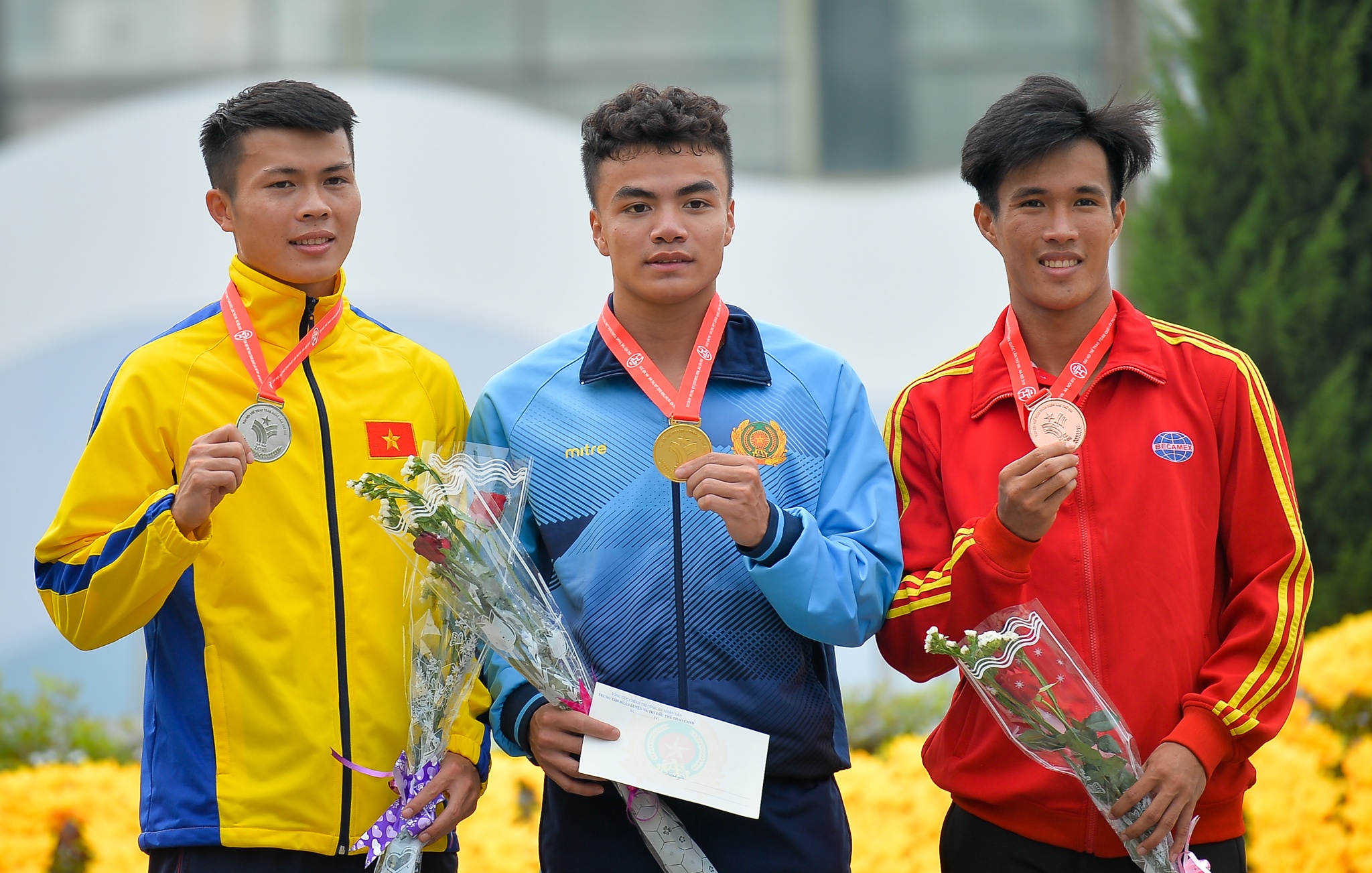 Nu hoang toc do Tu Chinh anh 6