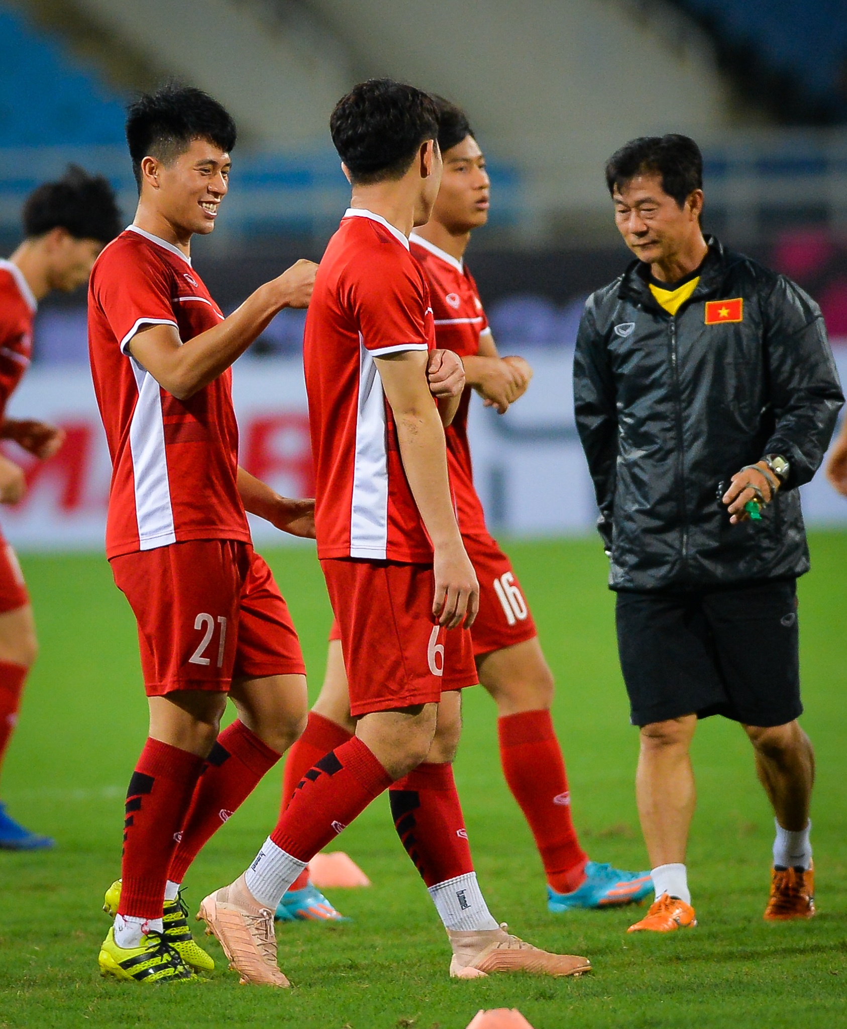 Van Toan tro lai tap luyen anh 6