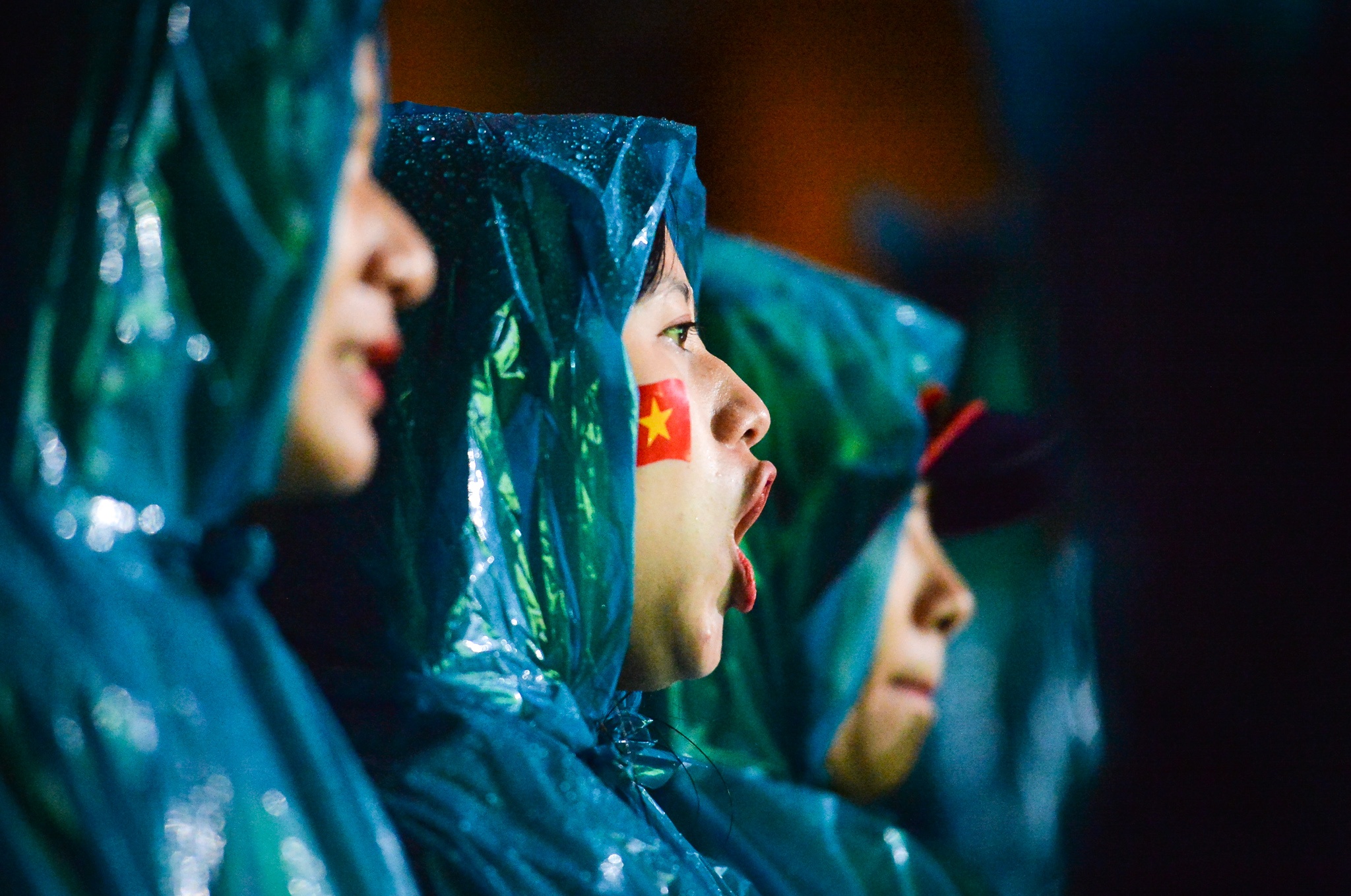 Cổ động viên đội mưa cổ vũ đội tuyển ảnh 5 Co dong vien doi mua co vu doi tuyen anh 5