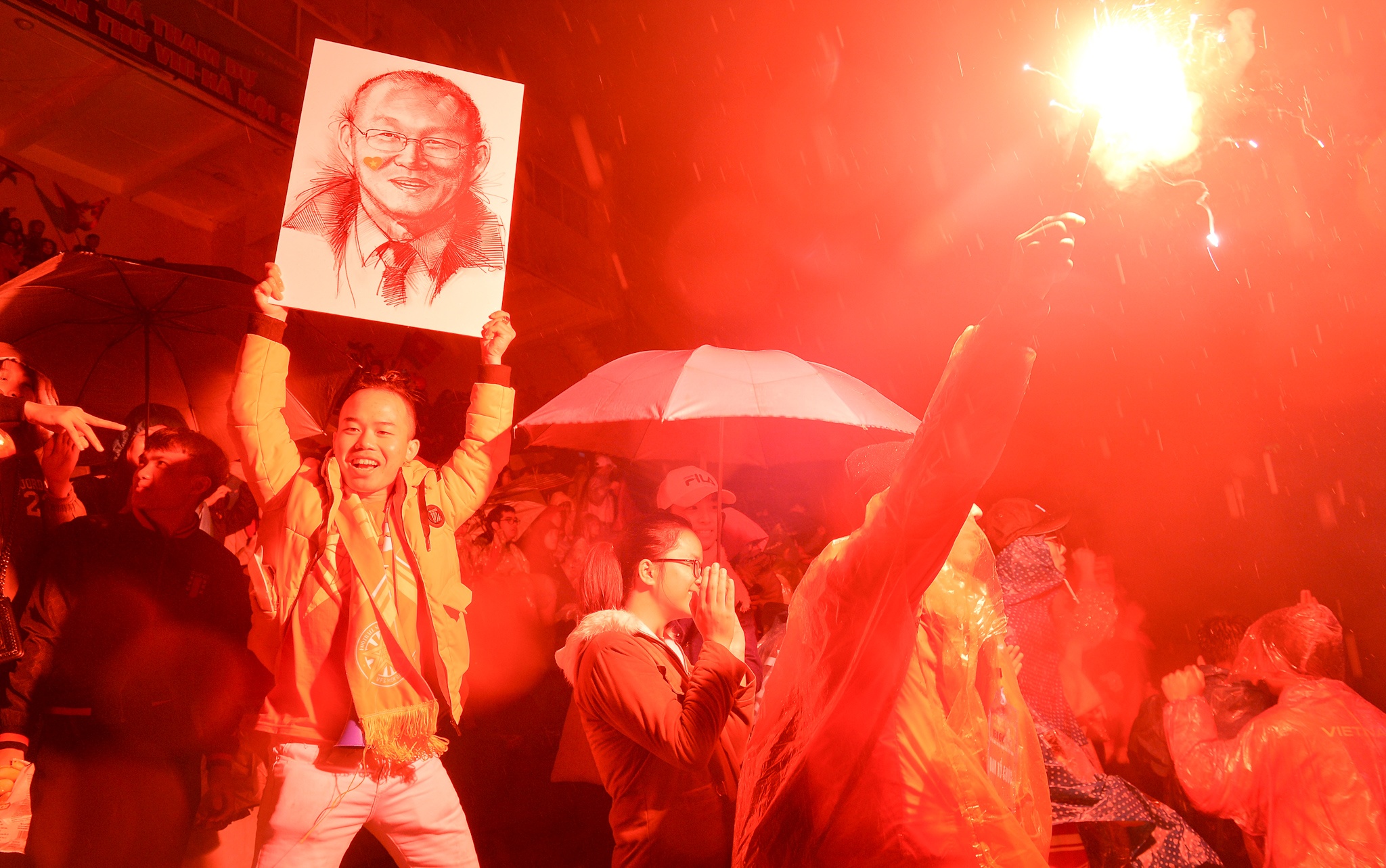 Cổ động viên đội mưa cổ vũ đội tuyển ảnh 8 Co dong vien doi mua co vu doi tuyen anh 8