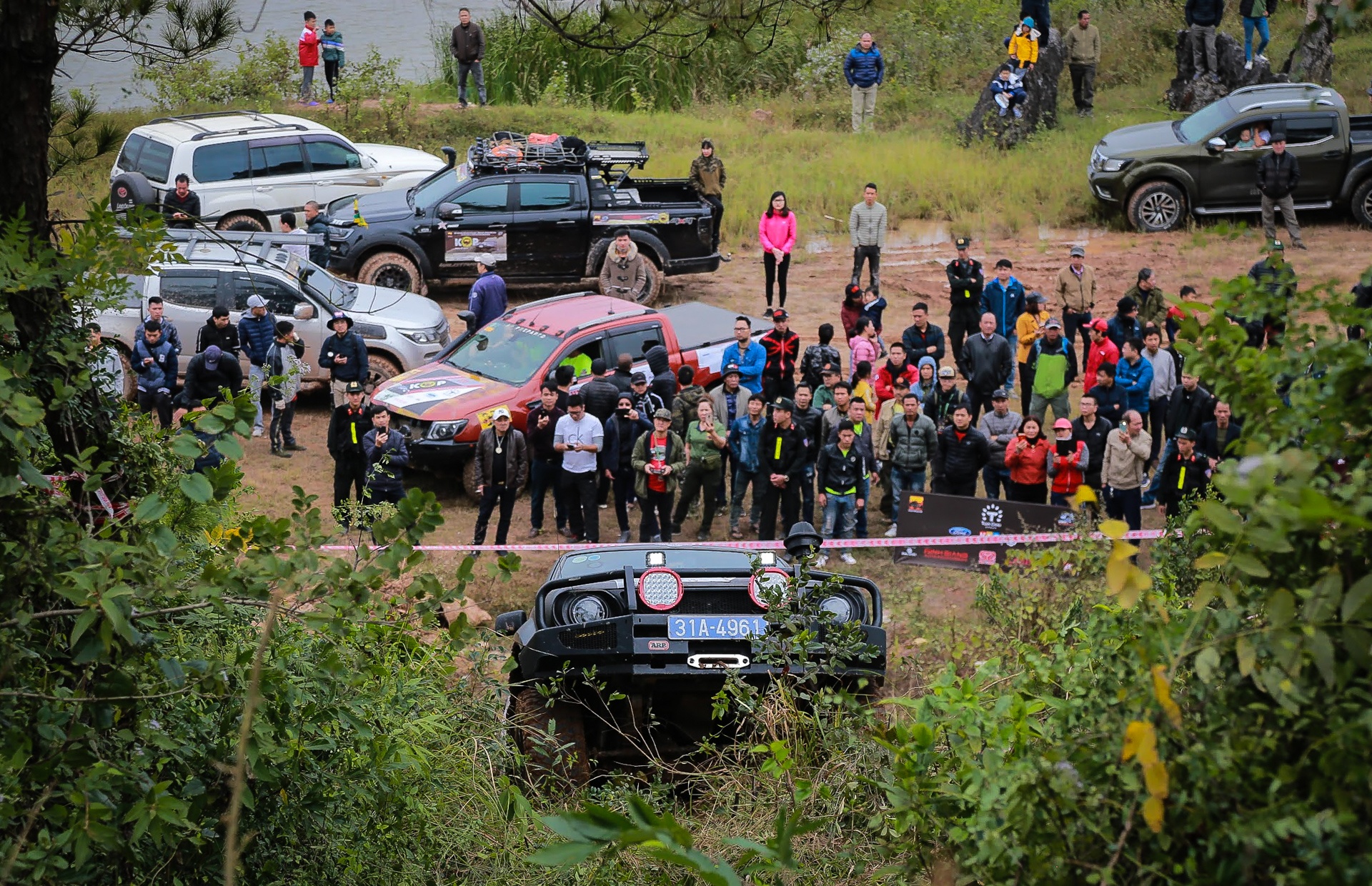 Xe ban tai dua nhau loi nuoc anh 5