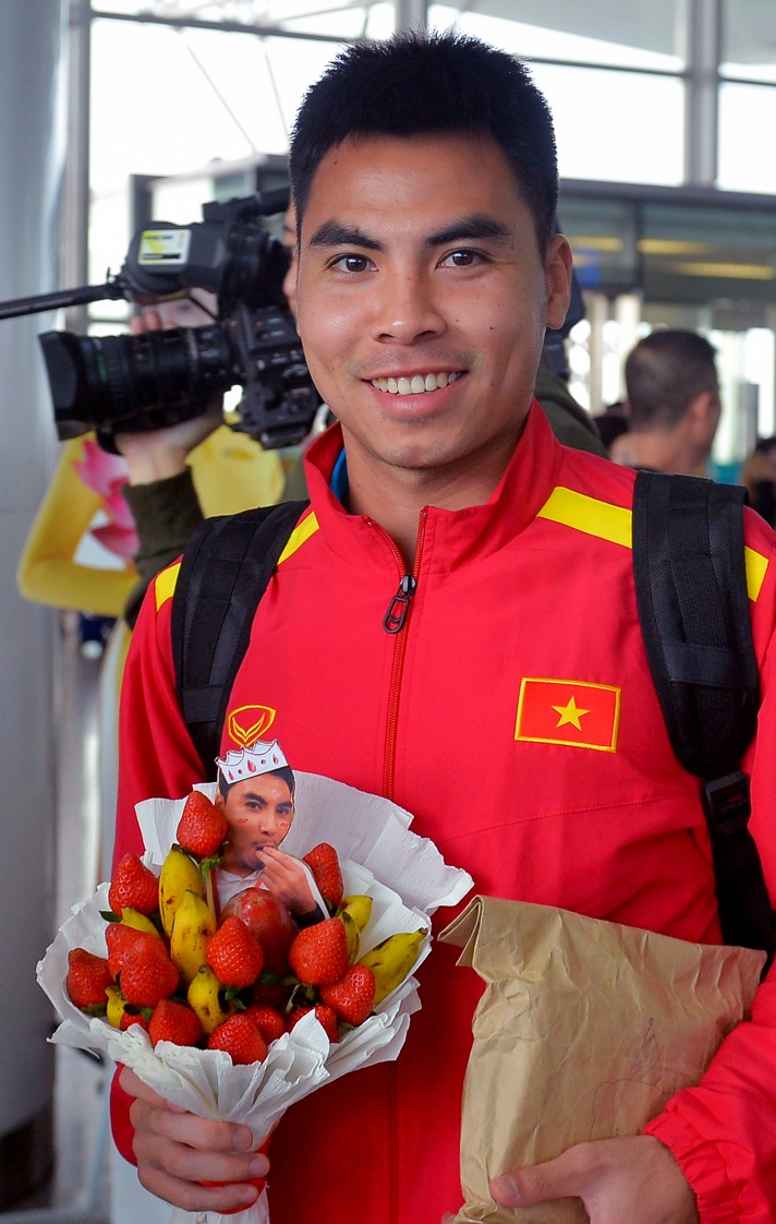 Đức Huy được fan tặng bó hoa dây tây ảnh 3 Duc Huy duoc fan tang bo hoa day tay anh 3