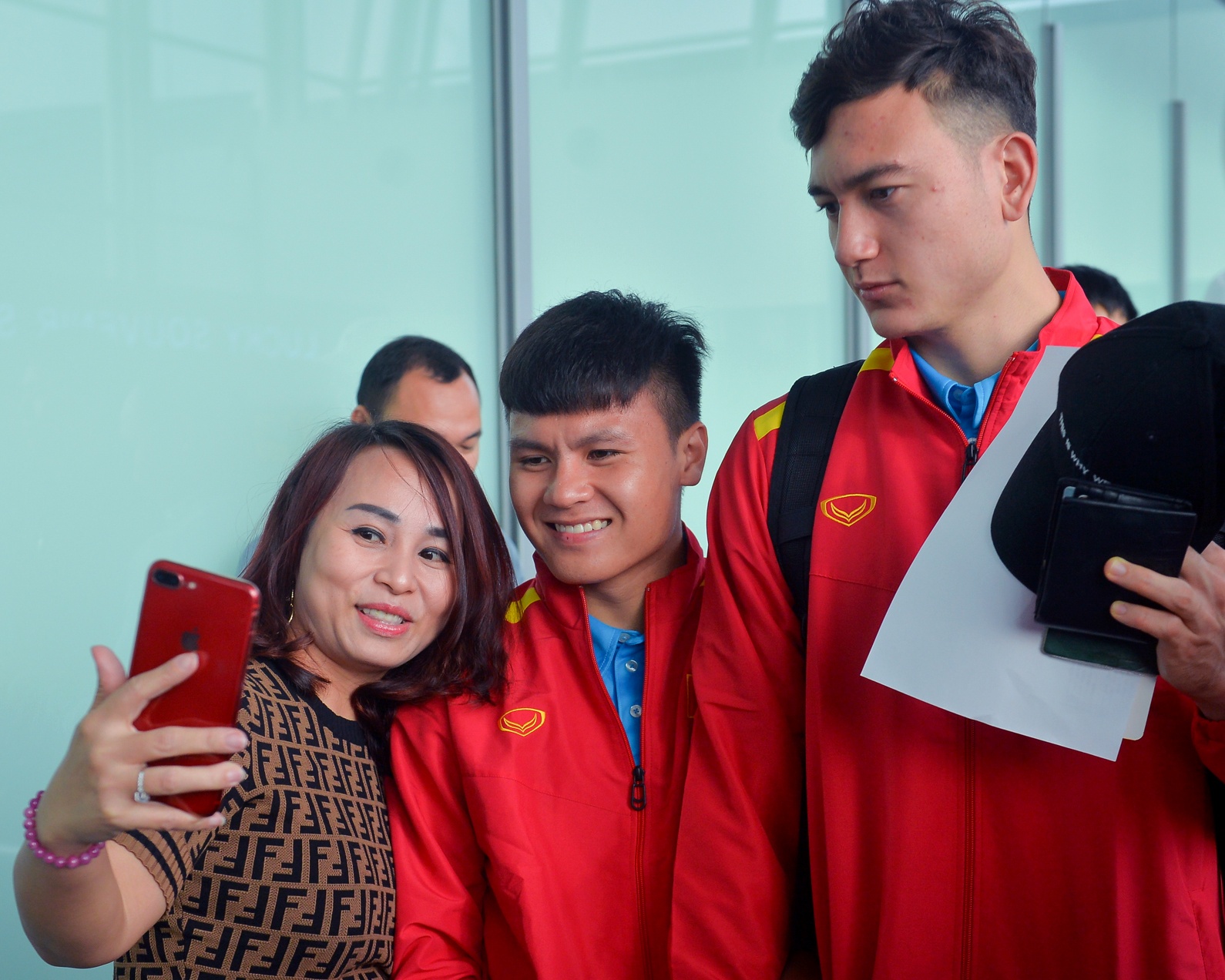 Đức Huy được fan tặng bó hoa dây tây ảnh 7 Duc Huy duoc fan tang bo hoa day tay anh 7