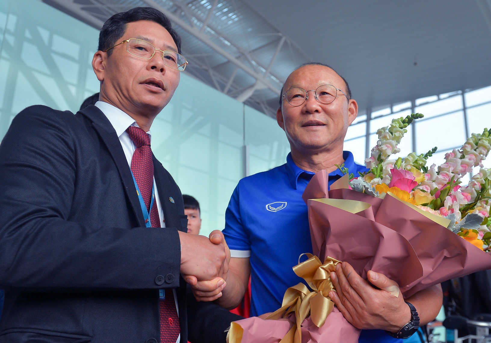 Đức Huy được fan tặng bó hoa dây tây ảnh 8 Duc Huy duoc fan tang bo hoa day tay anh 8