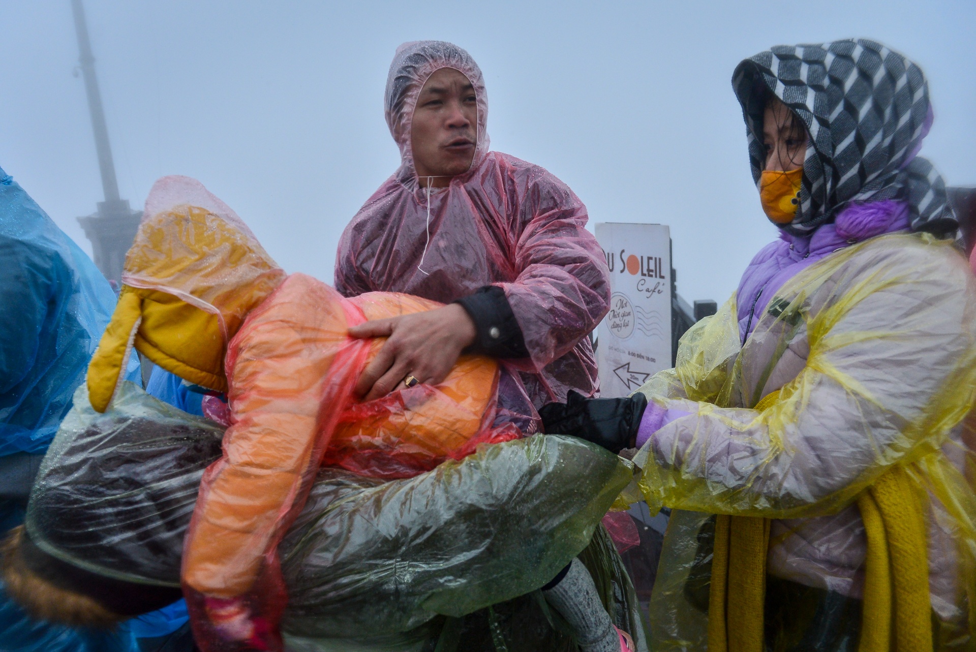 dinh Fansipan duoi cai ret -4 do C anh 11