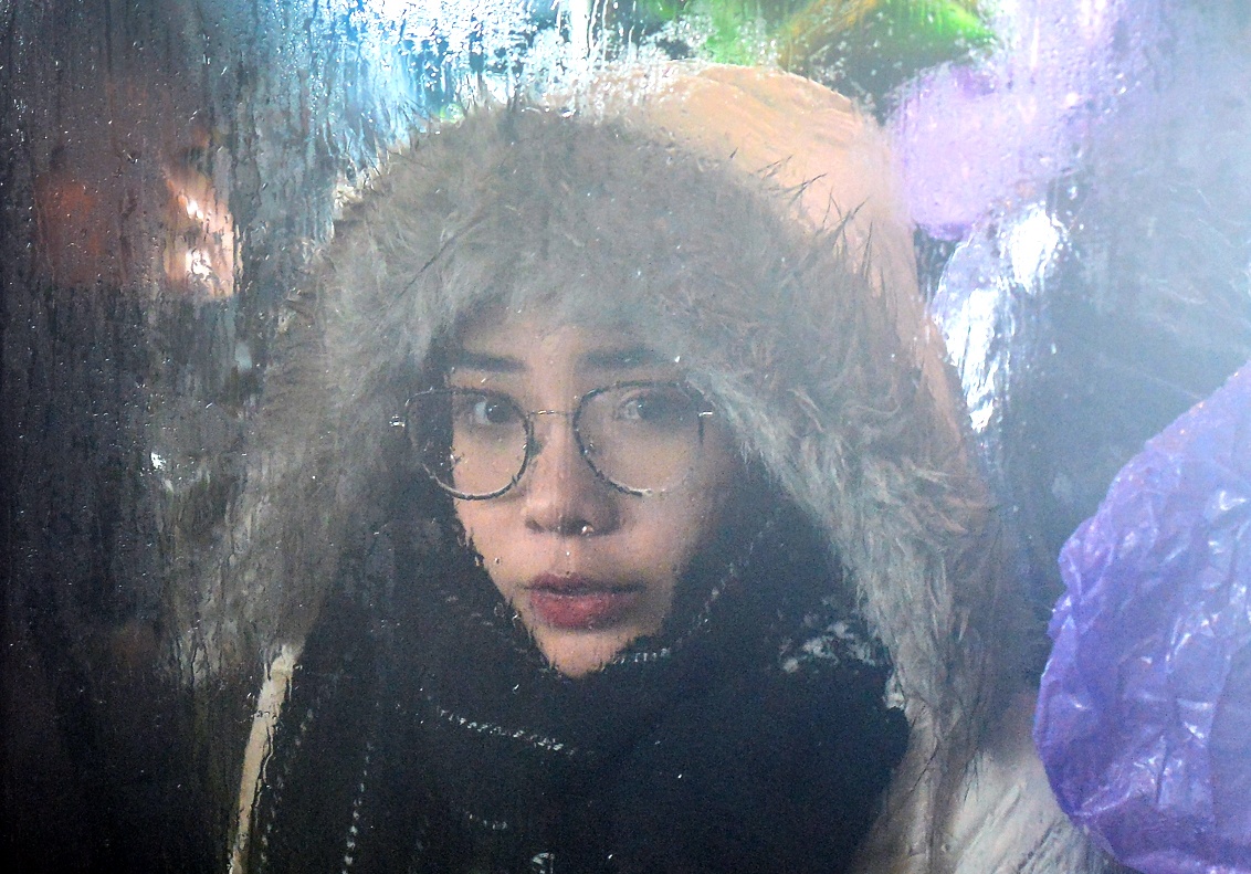 Hang nghin nguoi len dinh Fansipan duoi mua ret -4 do C hinh anh