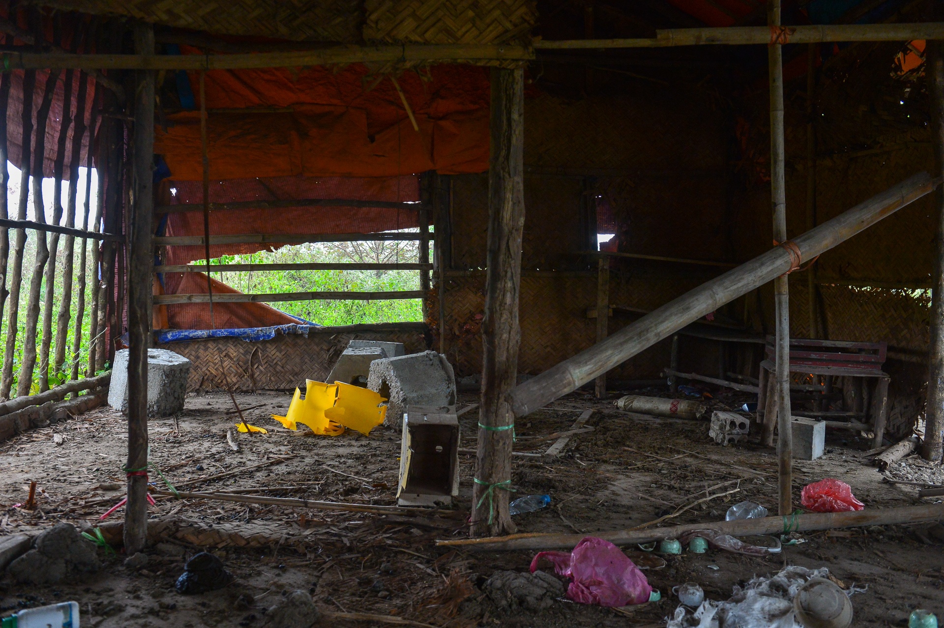 bai giua cau Nhat Tan anh 16