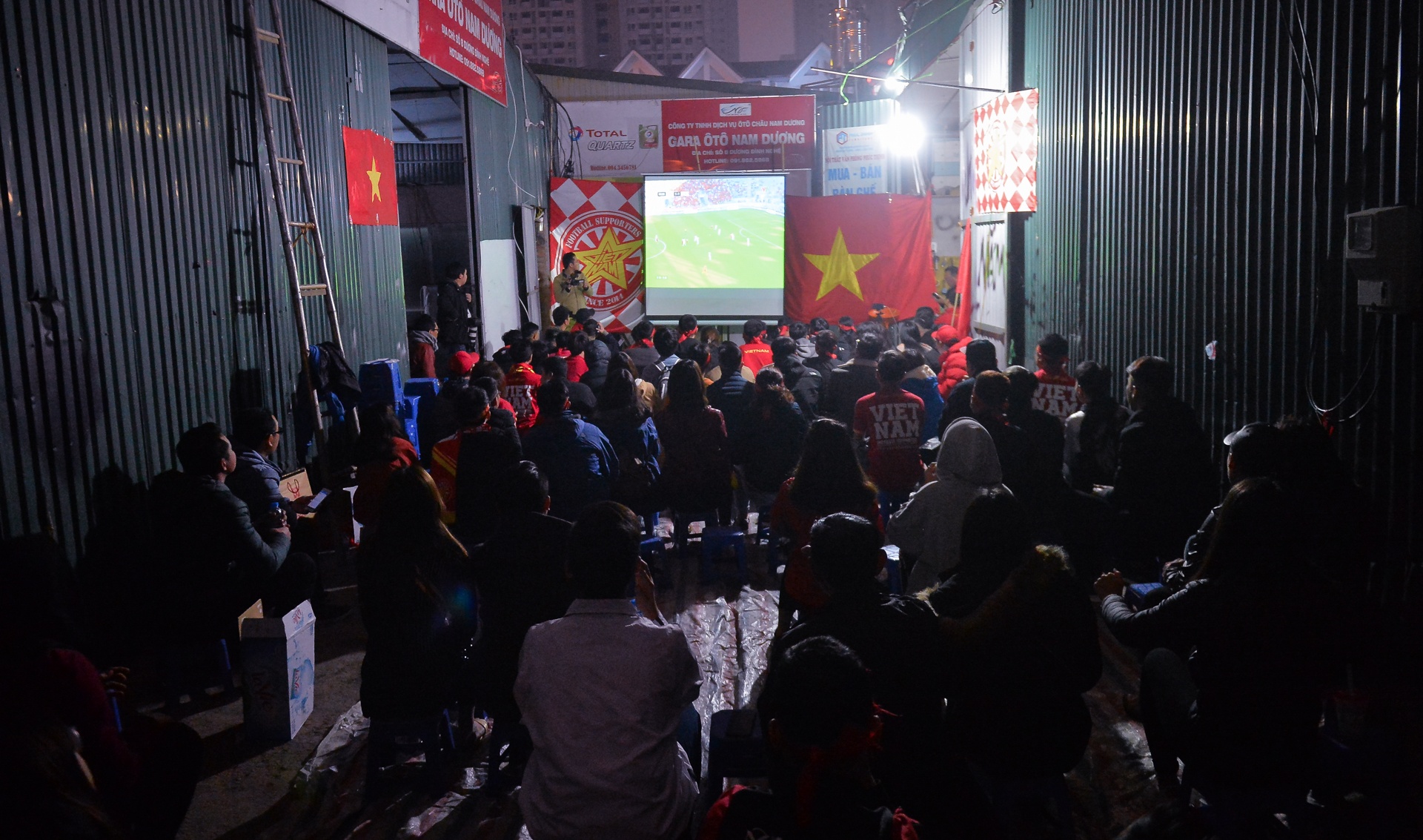 co dong vien khoc ngat anh 1