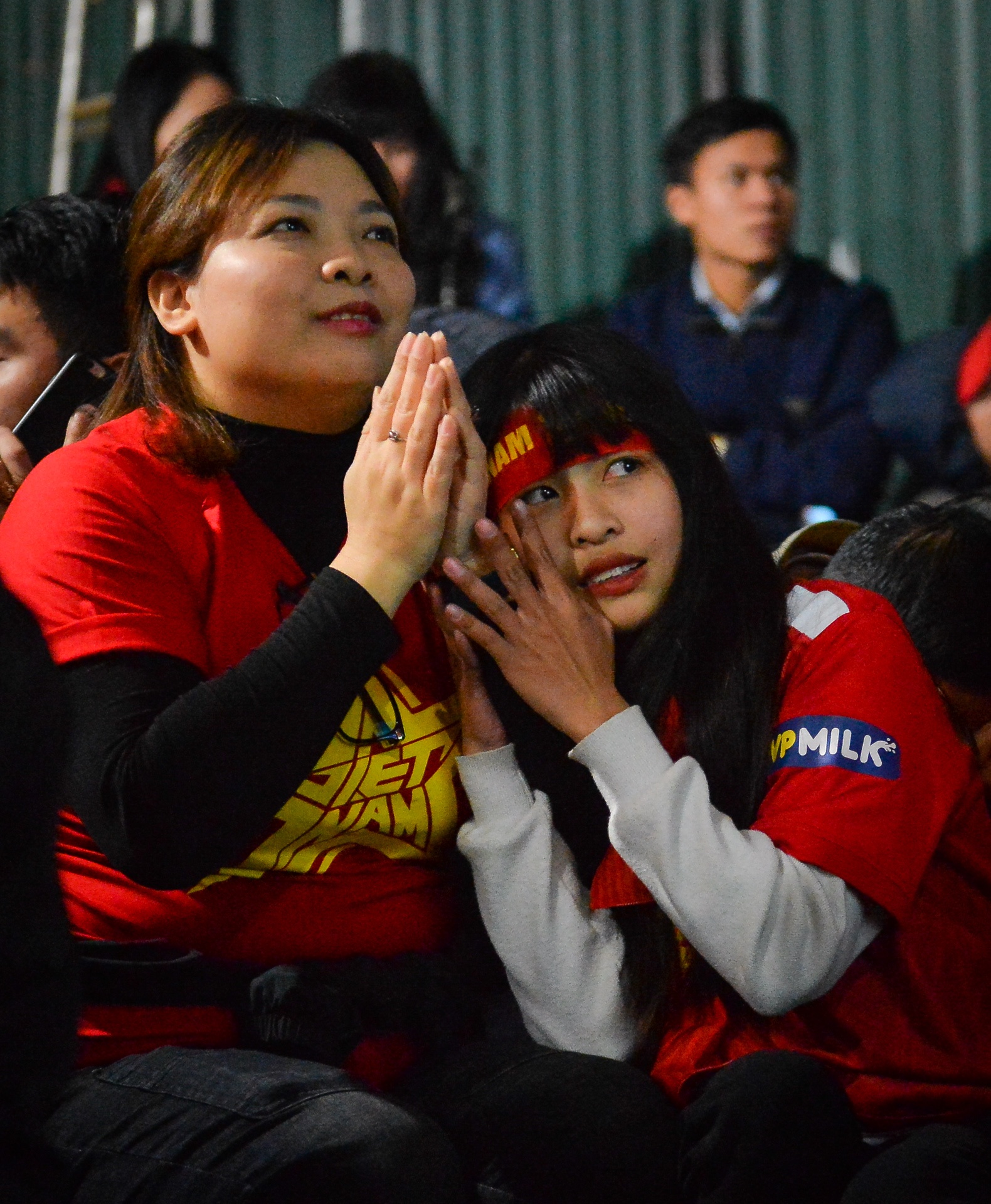 co dong vien khoc ngat anh 4