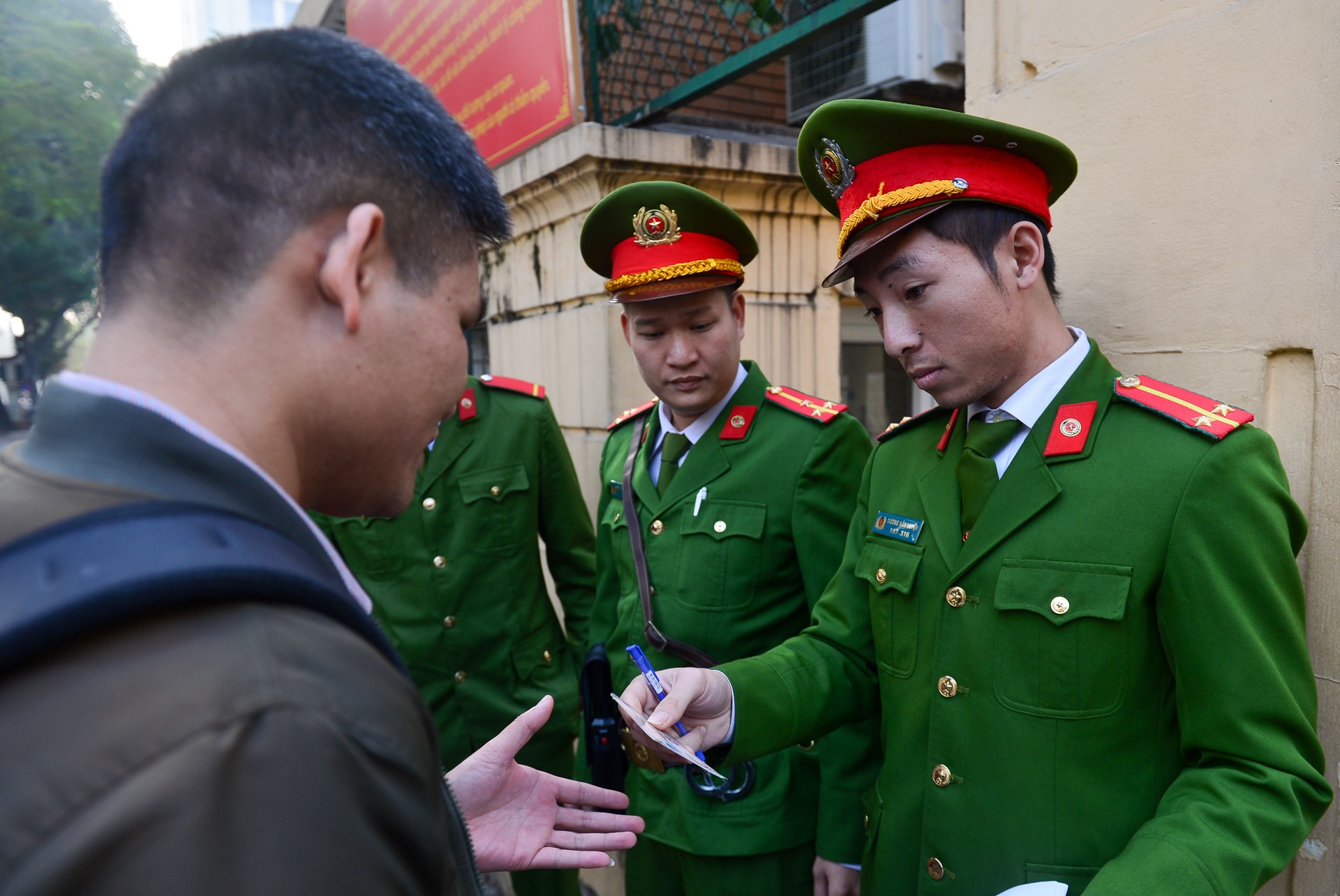 2 cuu thu truong cong an anh 5