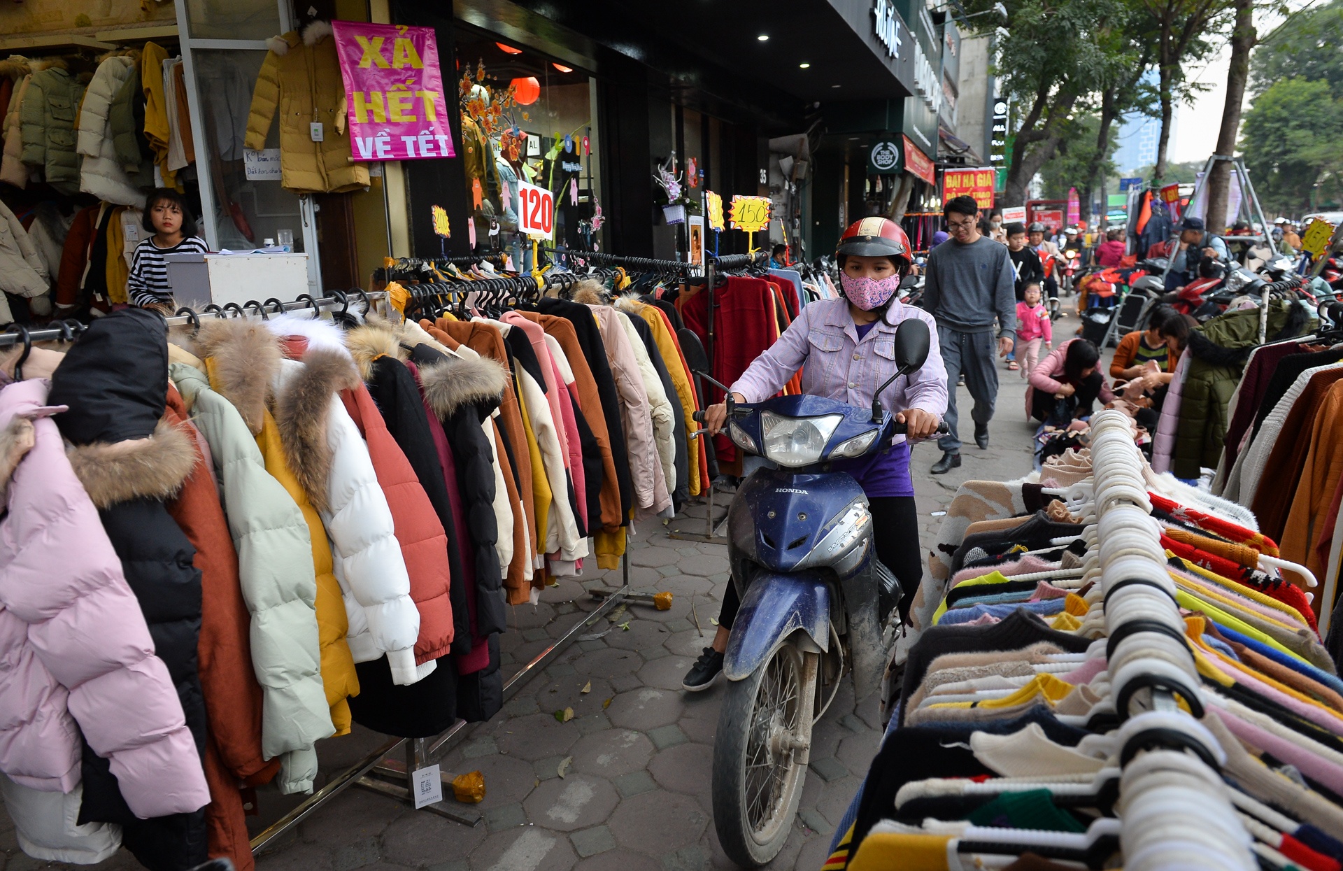 Quan ao dai ha gia trong ngay giap tet anh 2