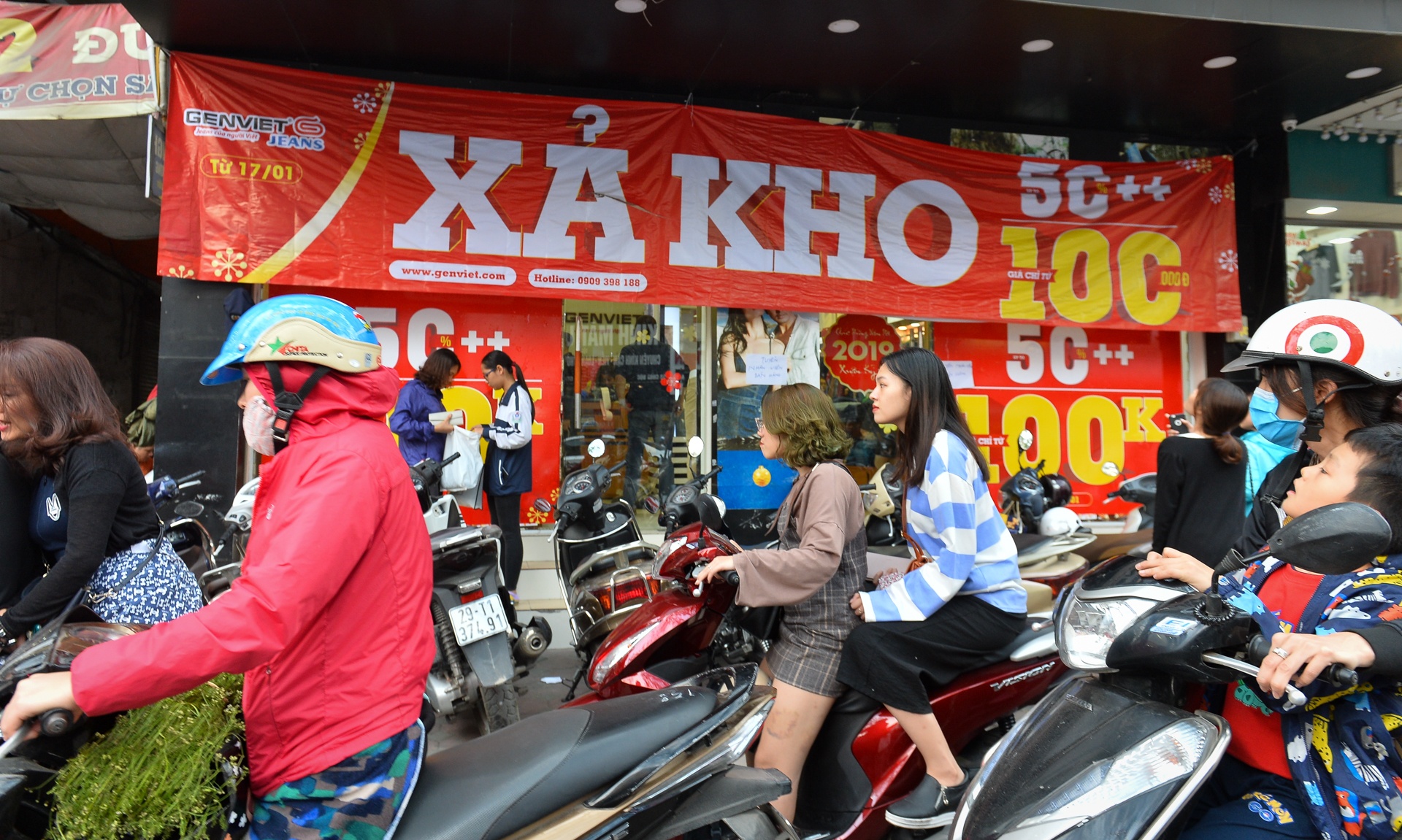 Quan ao dai ha gia trong ngay giap tet anh 6