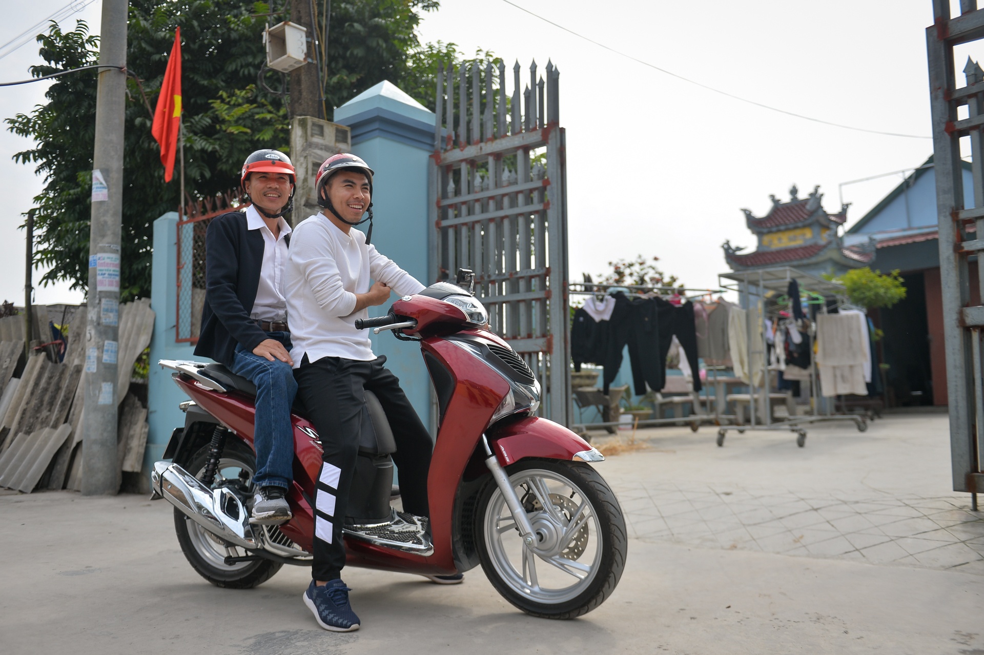 Duc Huy cung bo chon hoa anh 1