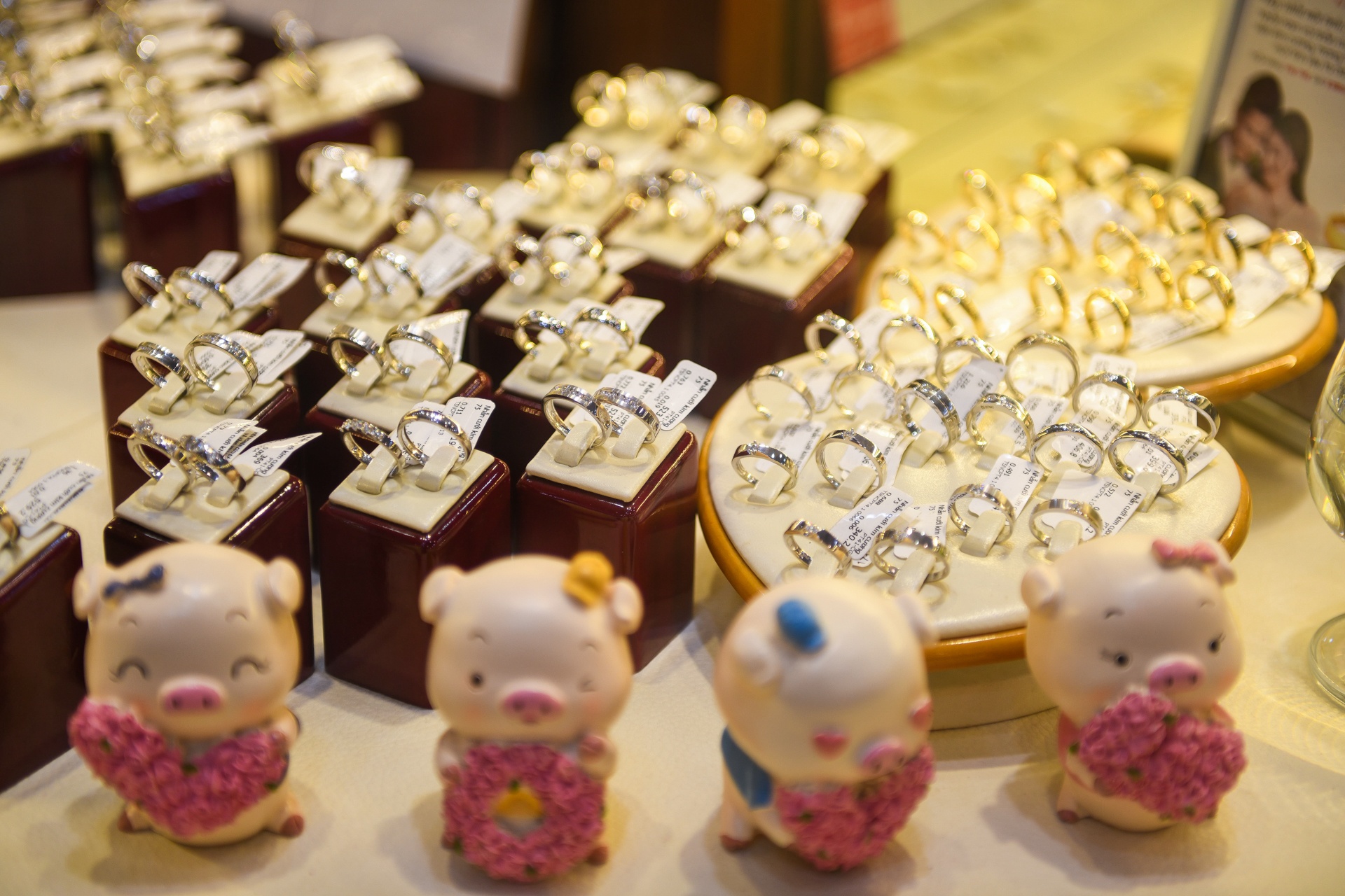 ba bau cho de xep hang mua vang anh 13