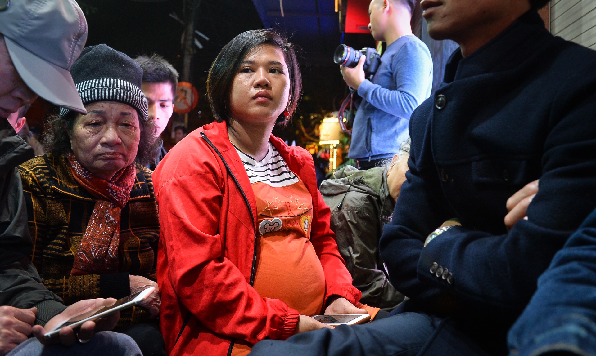 ba bau cho de xep hang mua vang anh 3