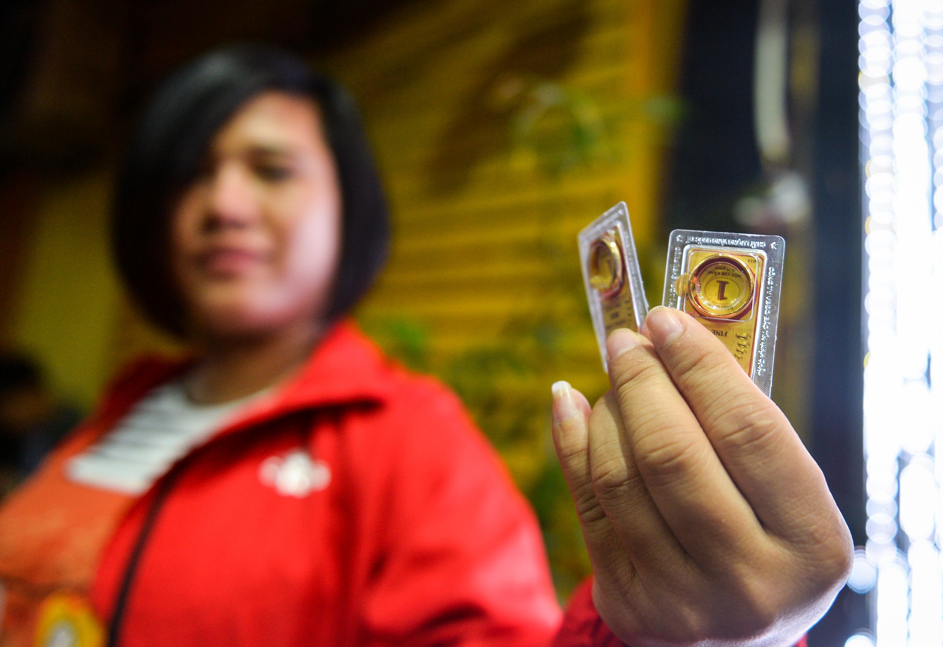 Mai len ban de, ba bau van xep hang tu 5h mua vang ngay Than Tai hinh anh