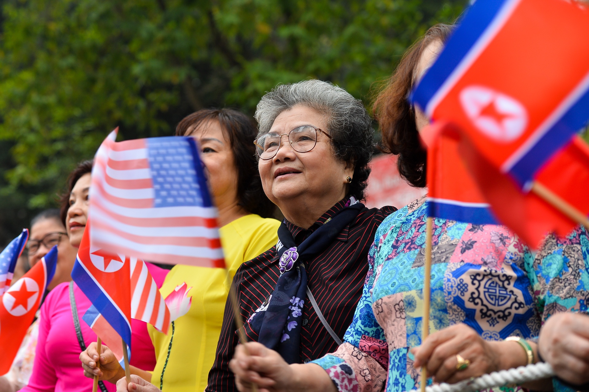 Nguoi Ha Noi vay co hoa chao mung Chu tich Kim Jong Un hinh anh
