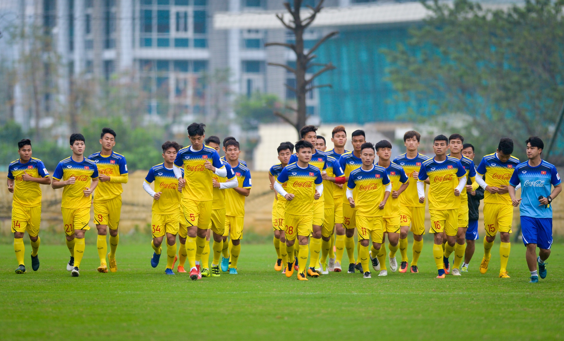 Dinh Trong lam quen voi bong sau chan thuong anh 1