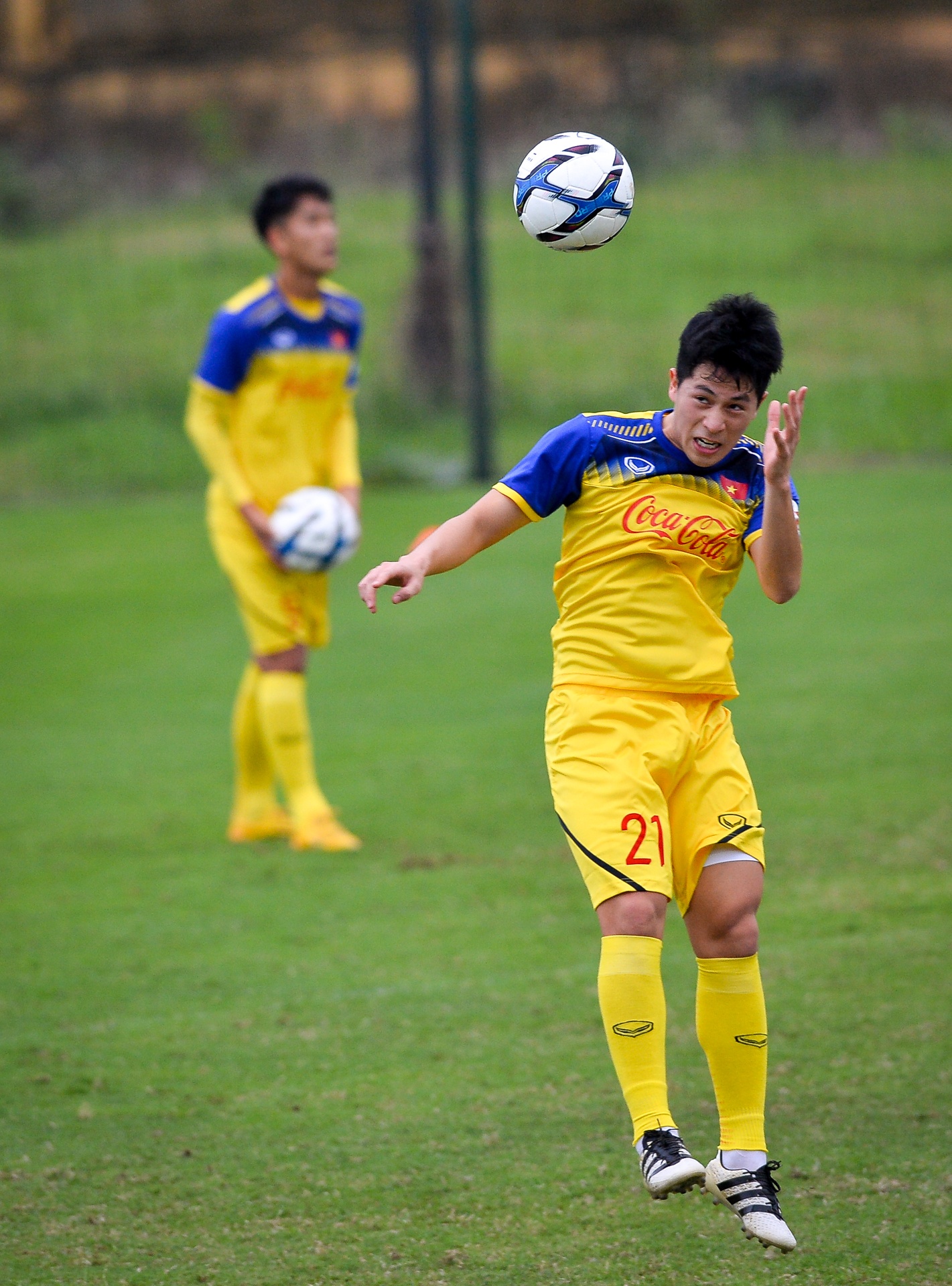 Dinh Trong lam quen voi bong sau chan thuong anh 2