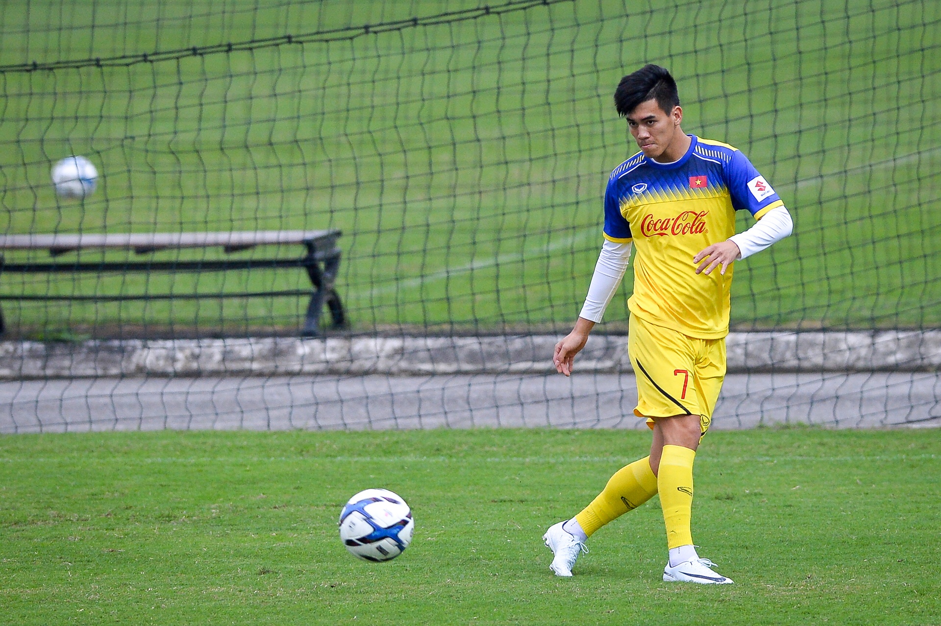 Dinh Trong lam quen voi bong sau chan thuong anh 3