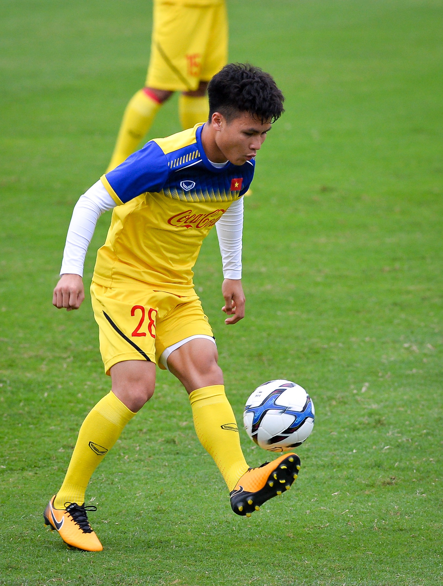 Dinh Trong lam quen voi bong sau chan thuong anh 5