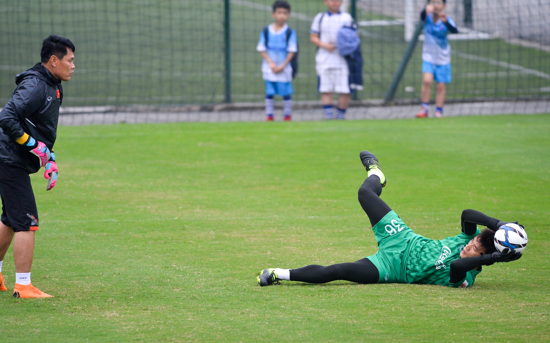 Dinh Trong lam quen voi bong sau chan thuong anh 7