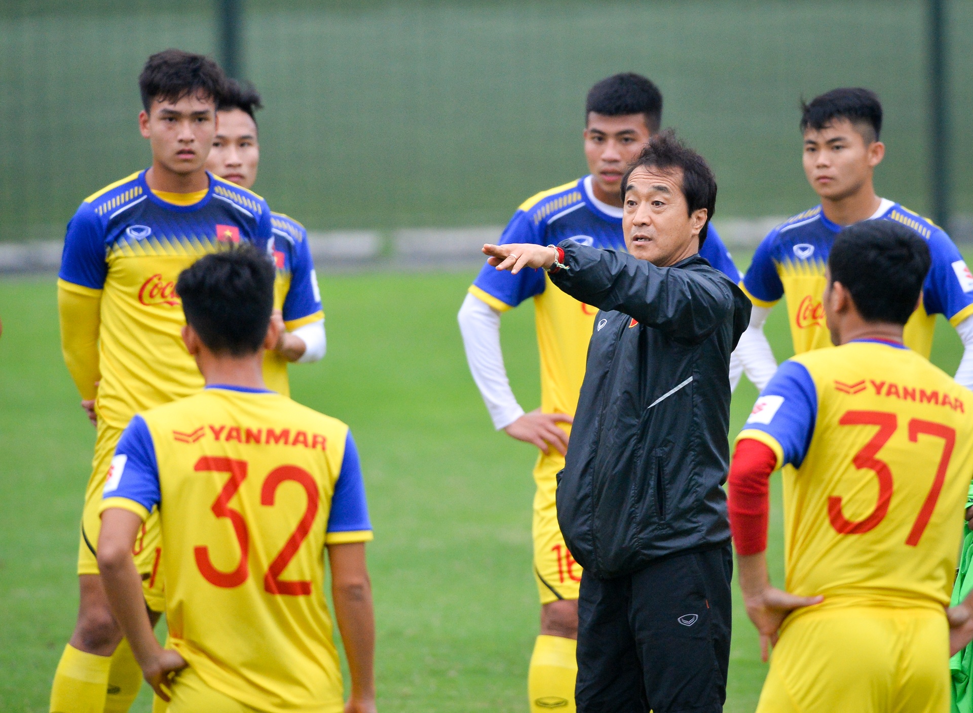 Dinh Trong lam quen voi bong sau chan thuong anh 9