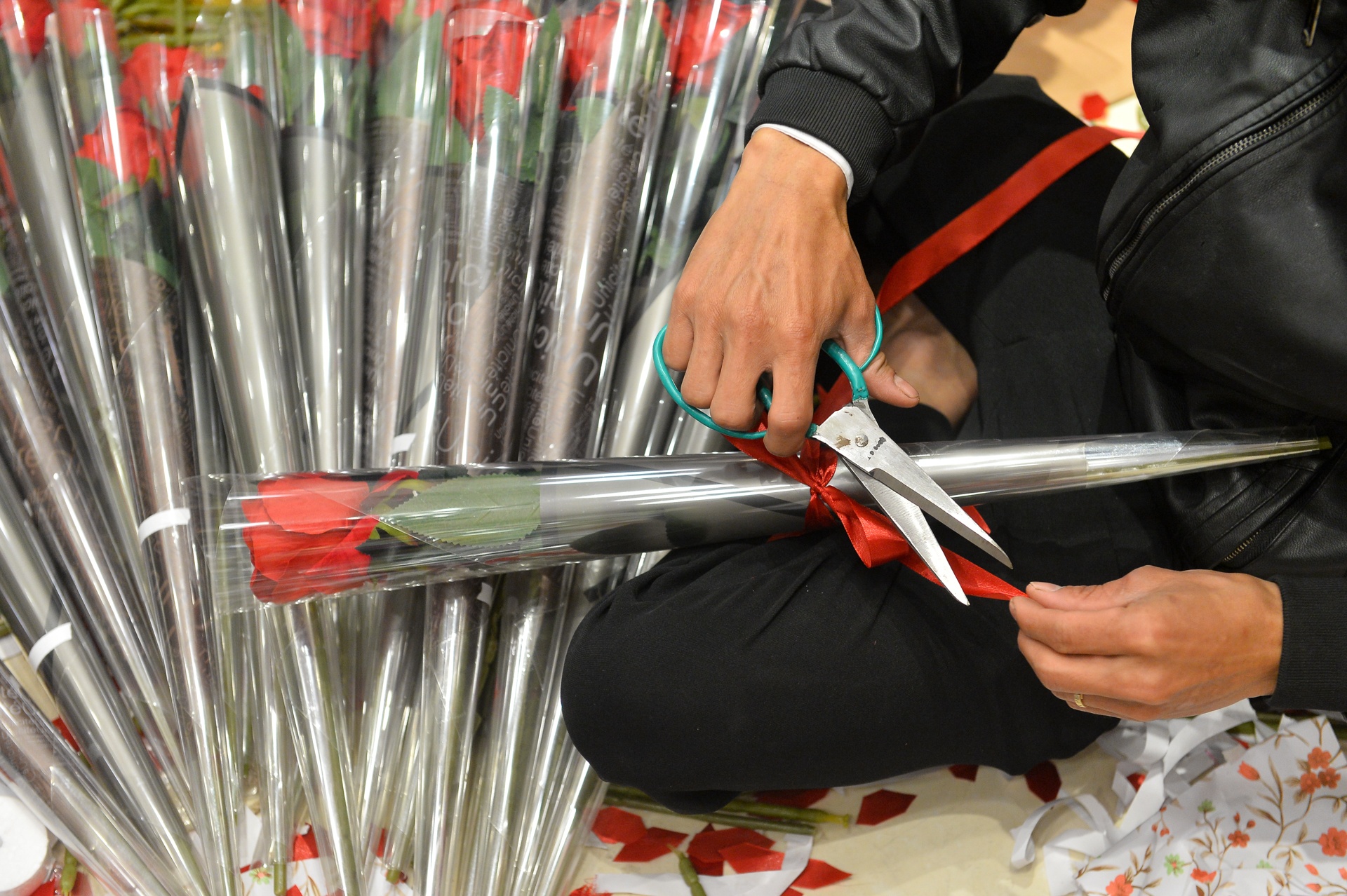 di 300km de tang hoa cho vo con ngay 8-3 anh 6