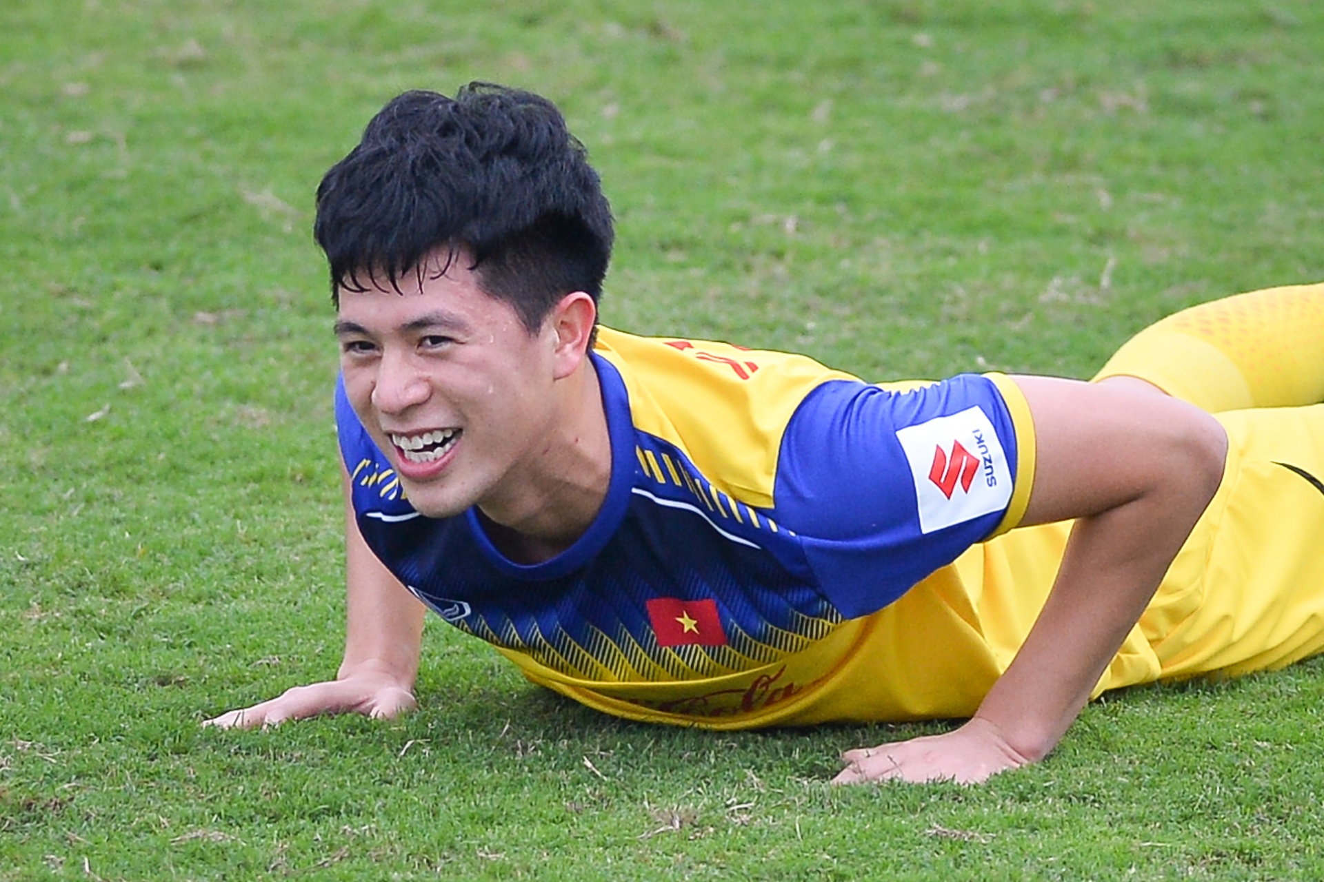 Cau thu U23 Viet Nam 'tho khong ra hoi' sau khi chong day 40 cai hinh anh