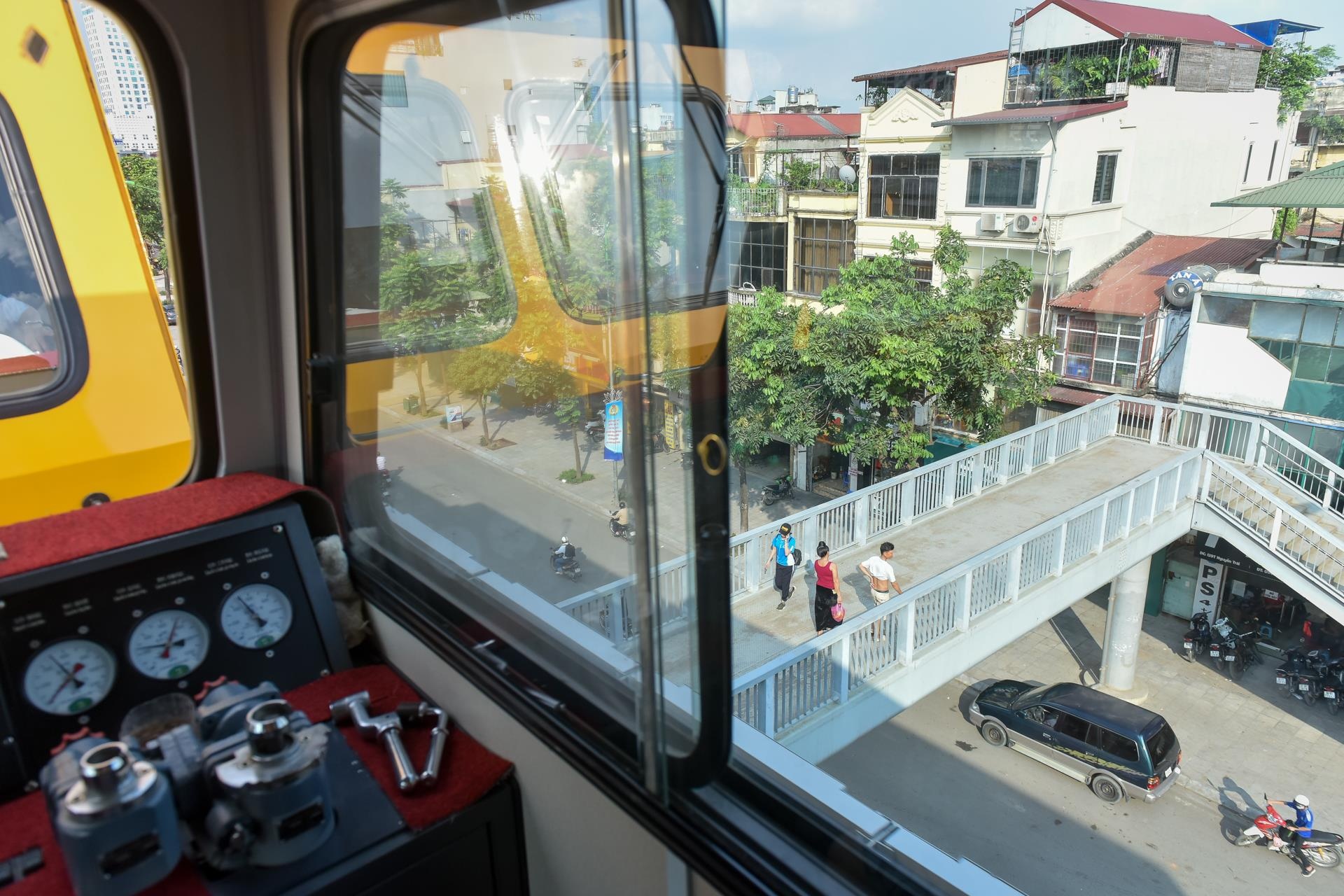 duong thi diem cam xe may anh 4