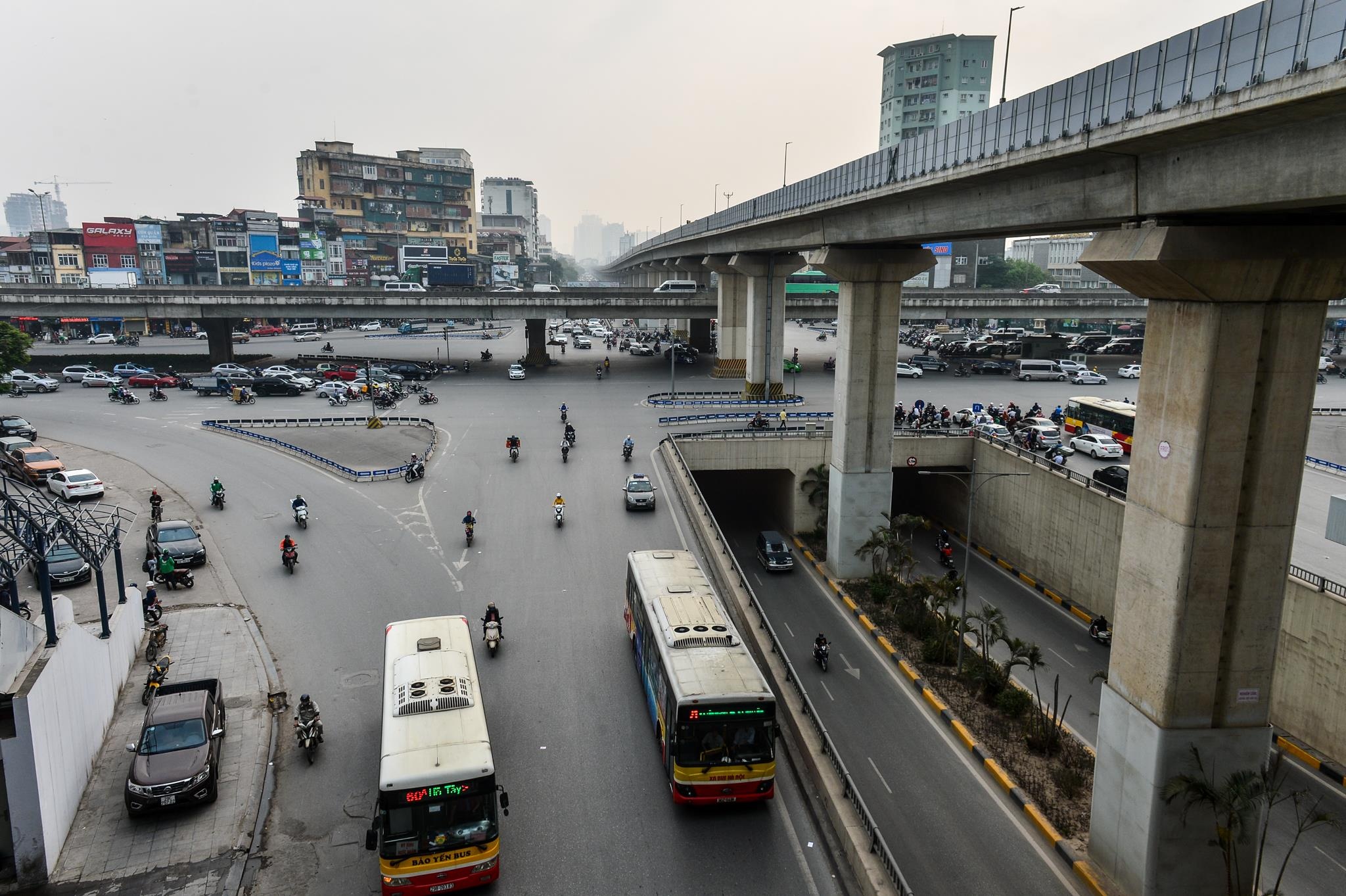 duong thi diem cam xe may anh 2