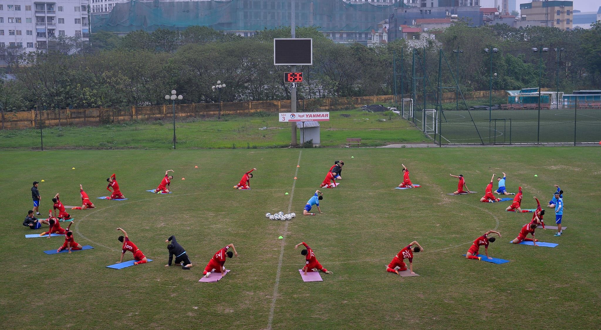 Thầy Park khởi động với học trò ảnh 1 Thay Park khoi dong voi hoc tro anh 1