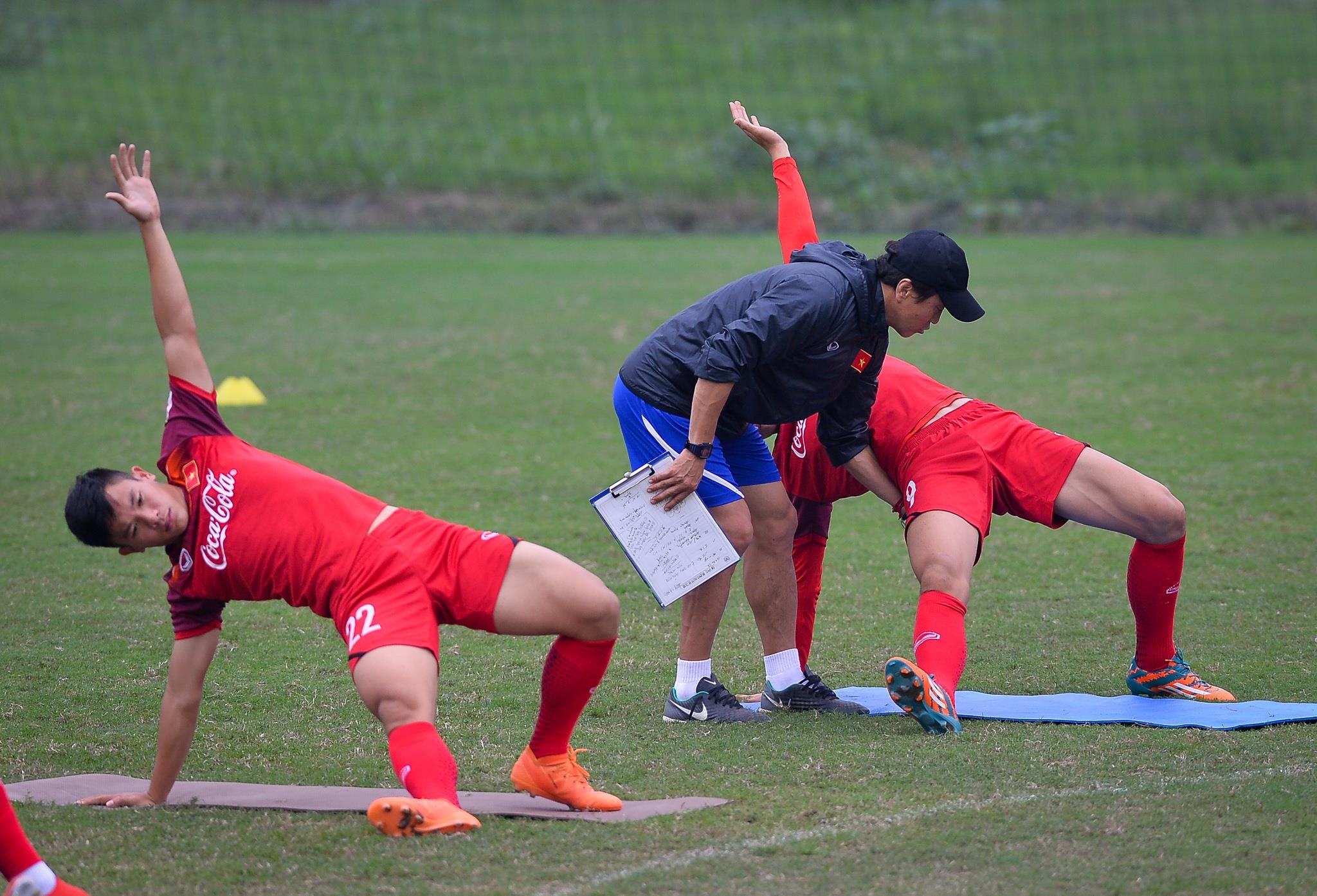 Thầy Park khởi động với học trò ảnh 7 Thay Park khoi dong voi hoc tro anh 7