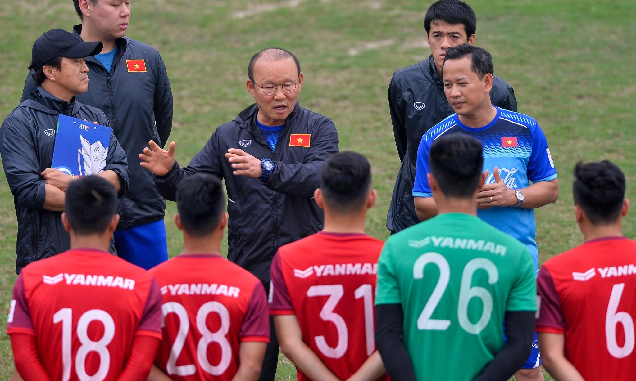 Thầy Park khởi động với học trò ảnh 2 Thay Park khoi dong voi hoc tro anh 2