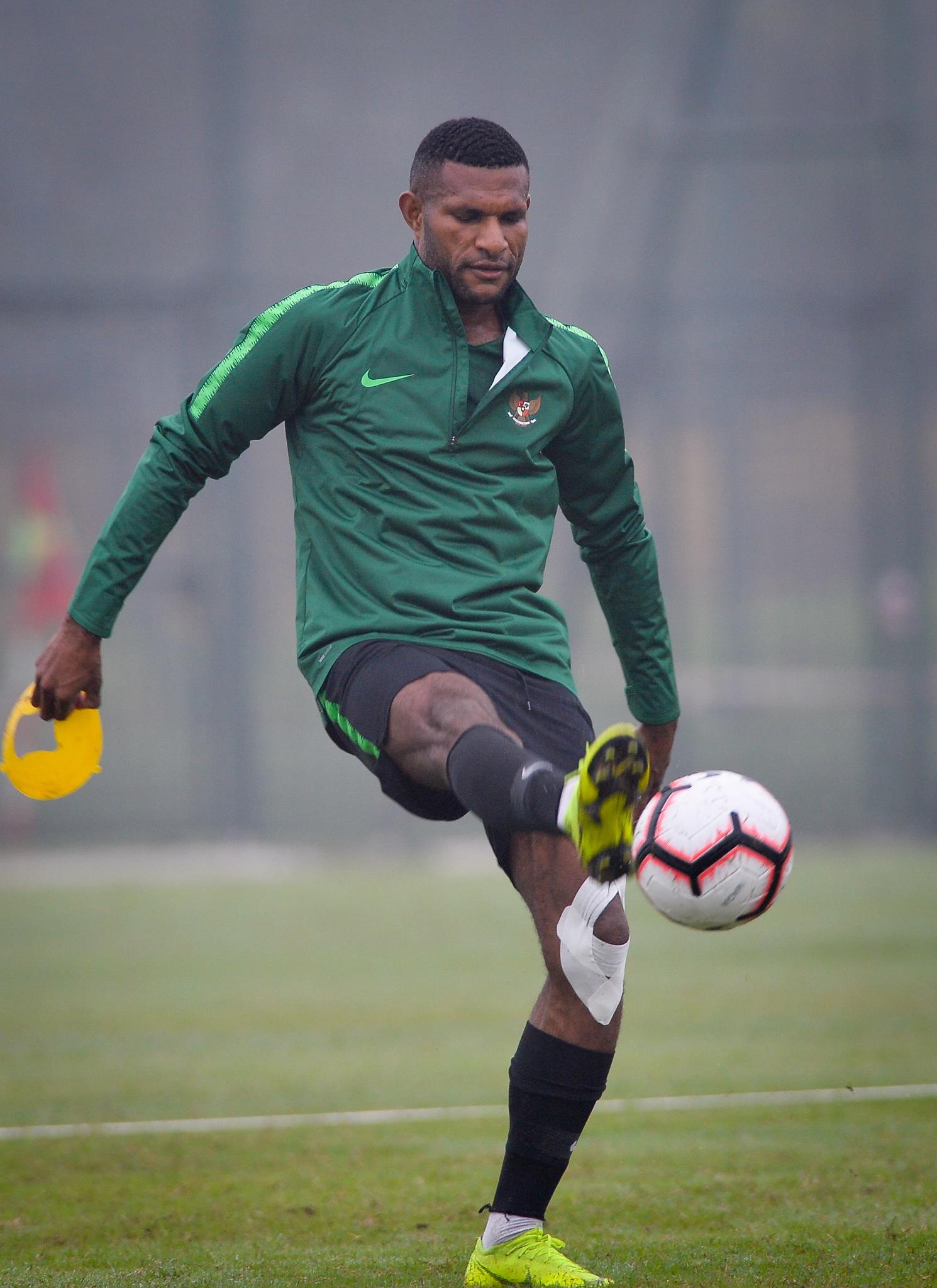 tiền đạo Indonesia gian lận tuổi, tiền đạo Marinus Wanewar Indonesia ảnh 2 tien dao Indonesia gian lan tuoi, tien dao Marinus Wanewar Indonesia anh 2