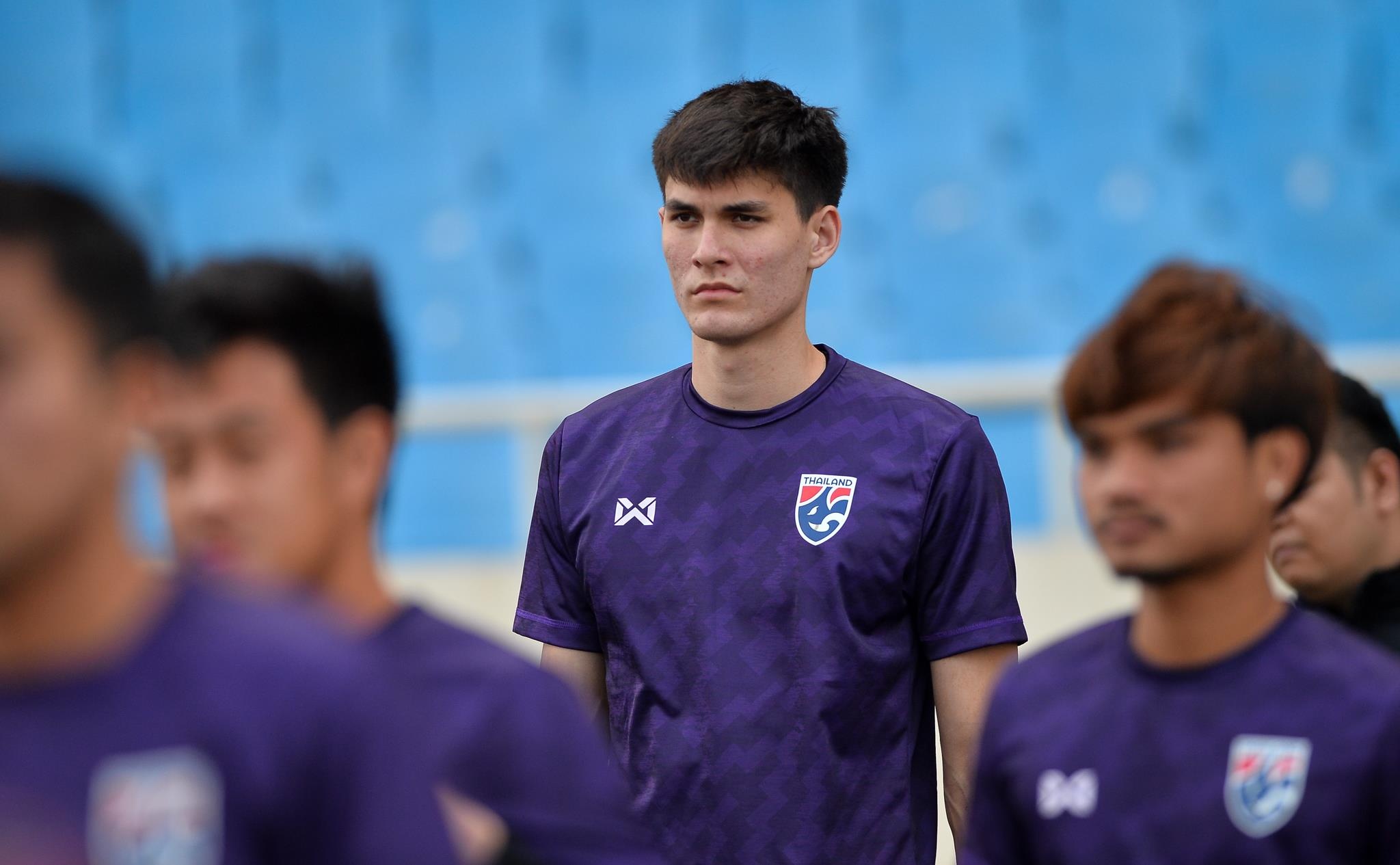 Trung ve cao gan 2 m noi bat trong buoi tap cua U23 Thai Lan hinh anh