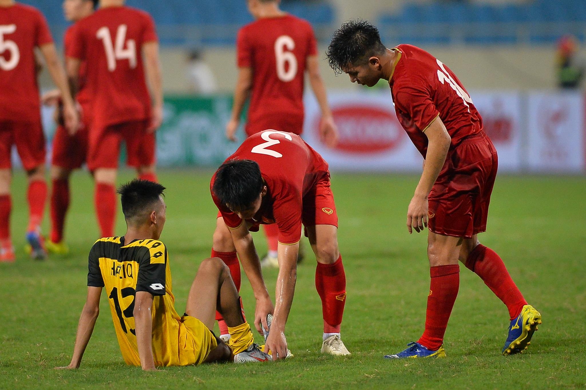 giup do cau thu Brubei anh 2