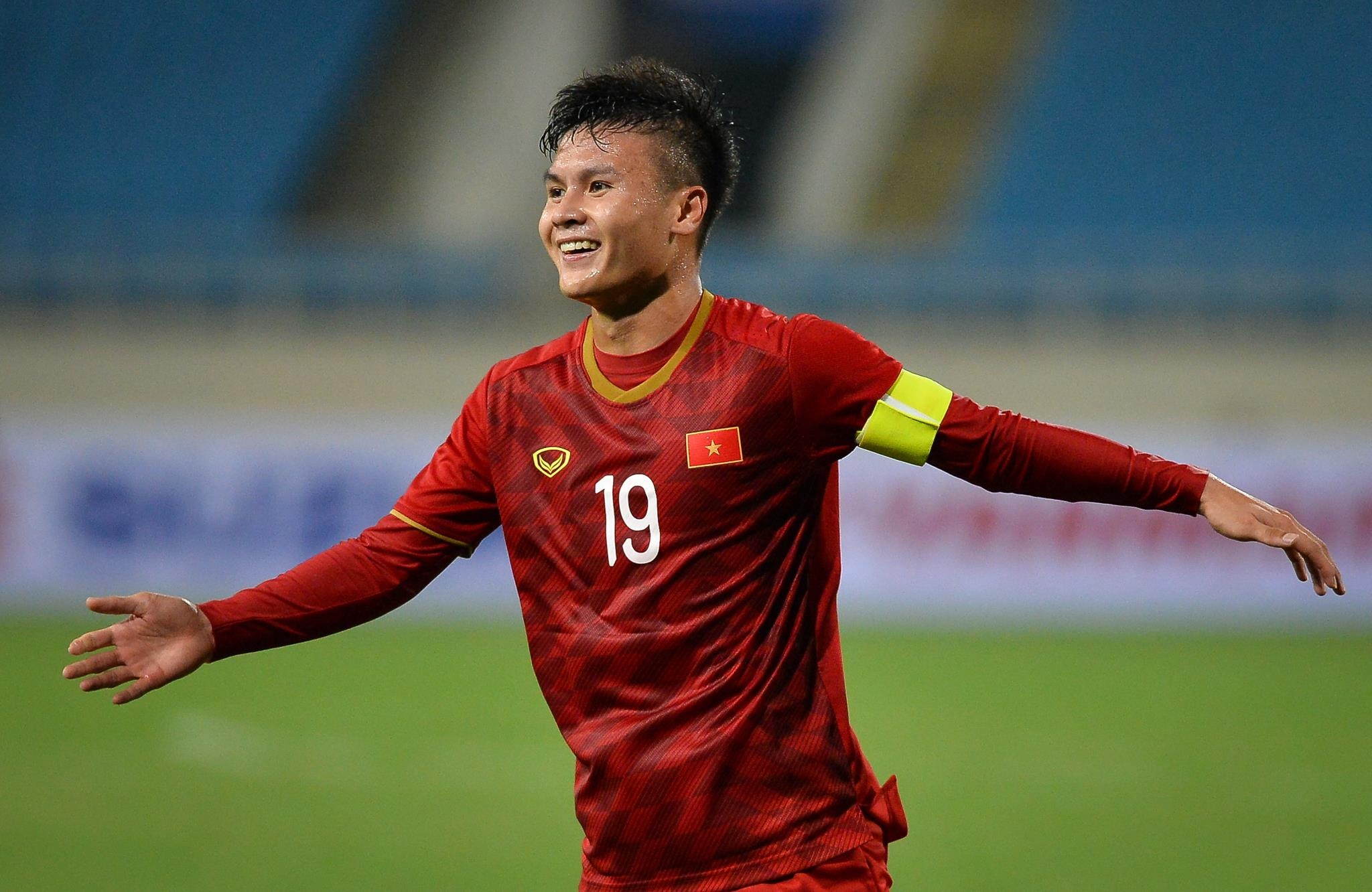 Quang Hải tung người volley ảnh 10 Quang Hai tung nguoi volley anh 10