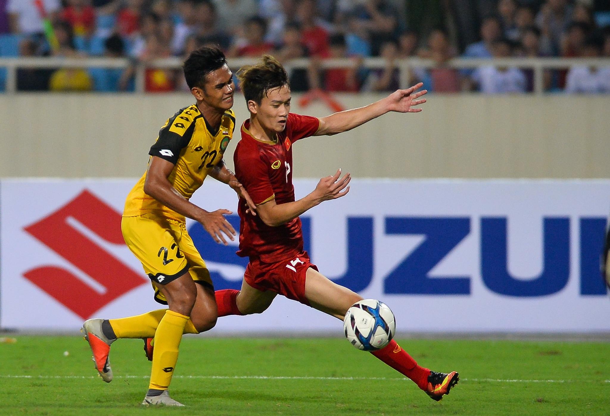 Quang Hải tung người volley ảnh 8 Quang Hai tung nguoi volley anh 8