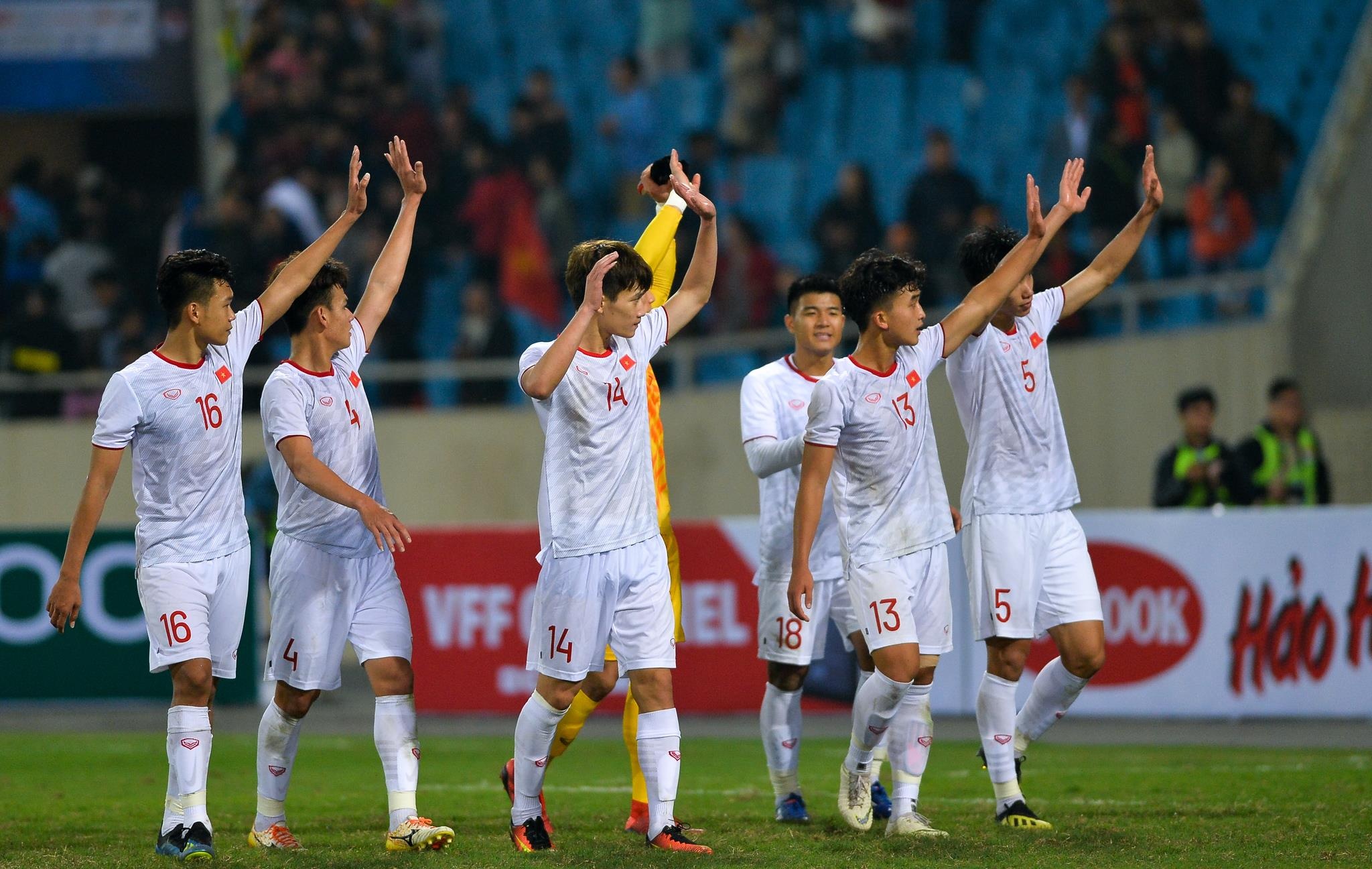 Quang Hai den nam tay me anh 7