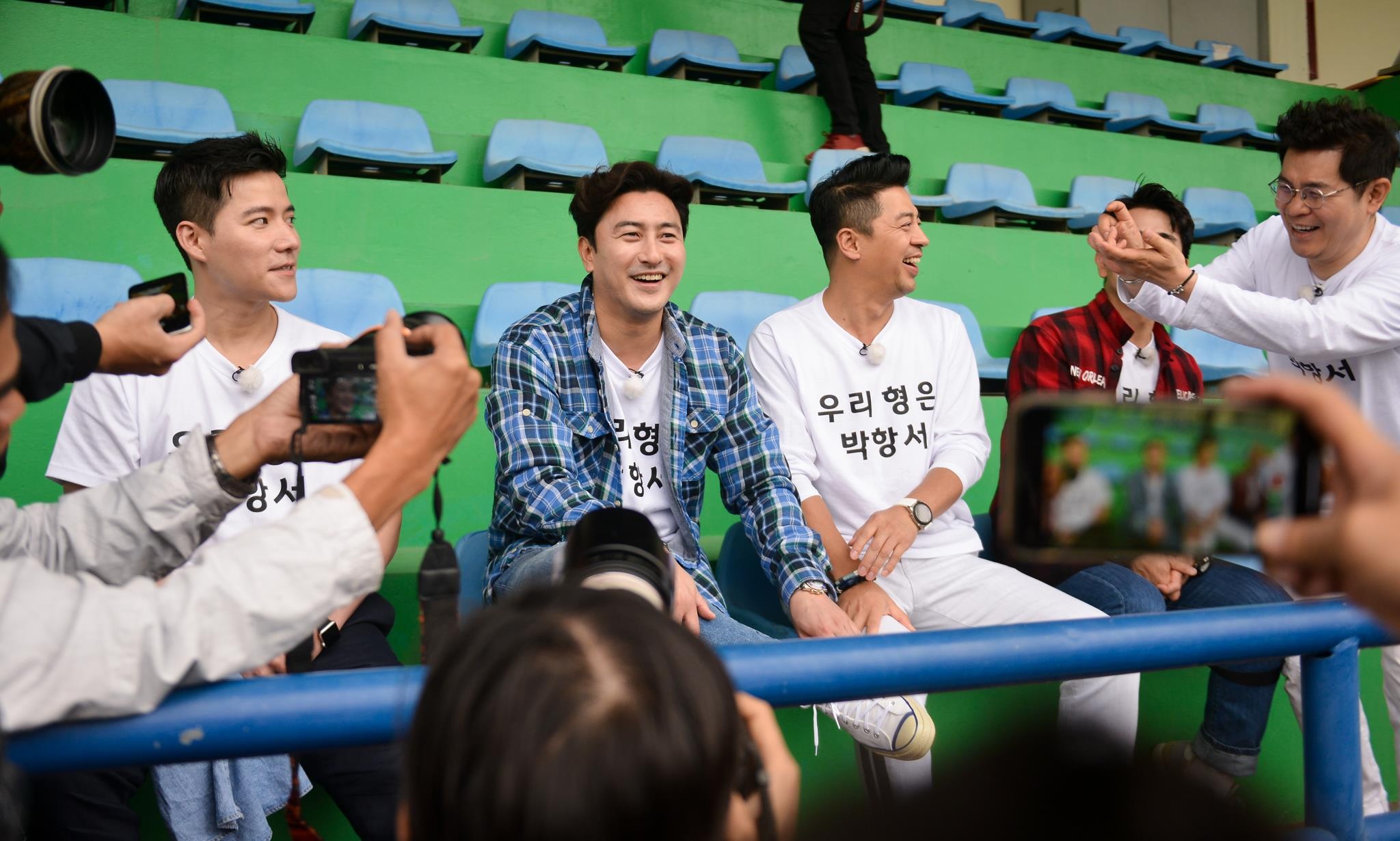 Ahn Jung-Hwan den tham HLV Park Hang-seo anh 2