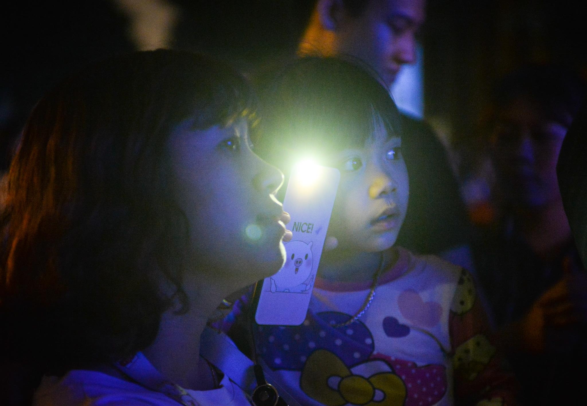 ho Guom lung linh trong Gio Trai dat anh 2