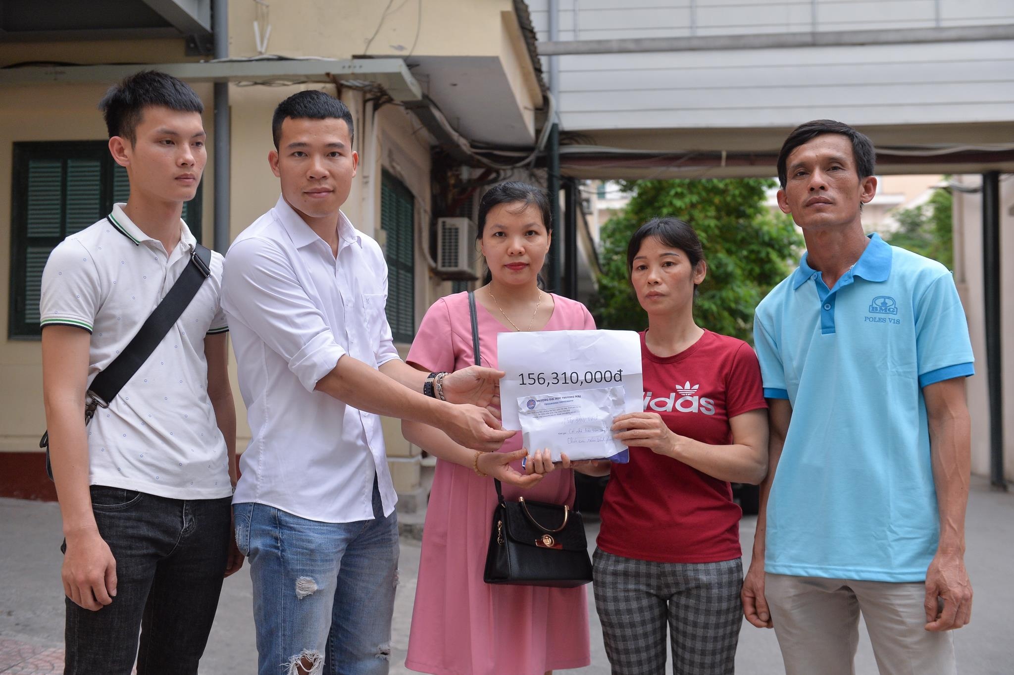 nữ tài xế lái Mercedes tông liên hoàn ảnh 1 nu tai xe lai Mercedes tong lien hoan anh 1