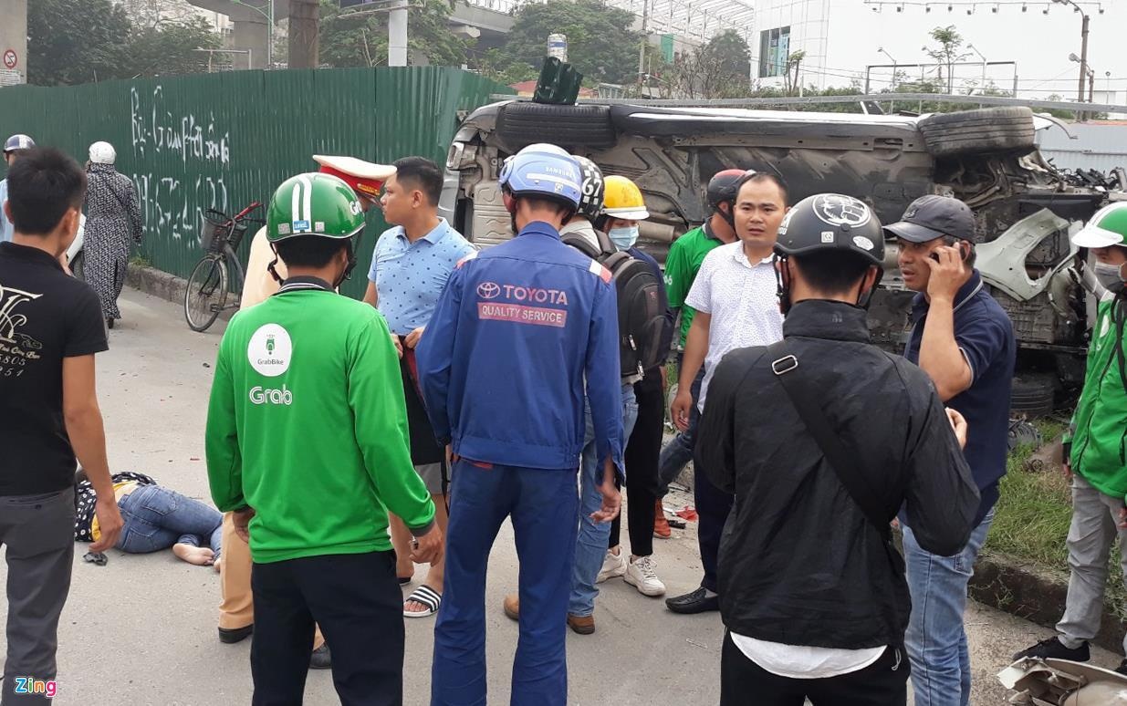 nữ tài xế lái Mercedes tông liên hoàn ảnh 2 nu tai xe lai Mercedes tong lien hoan anh 2