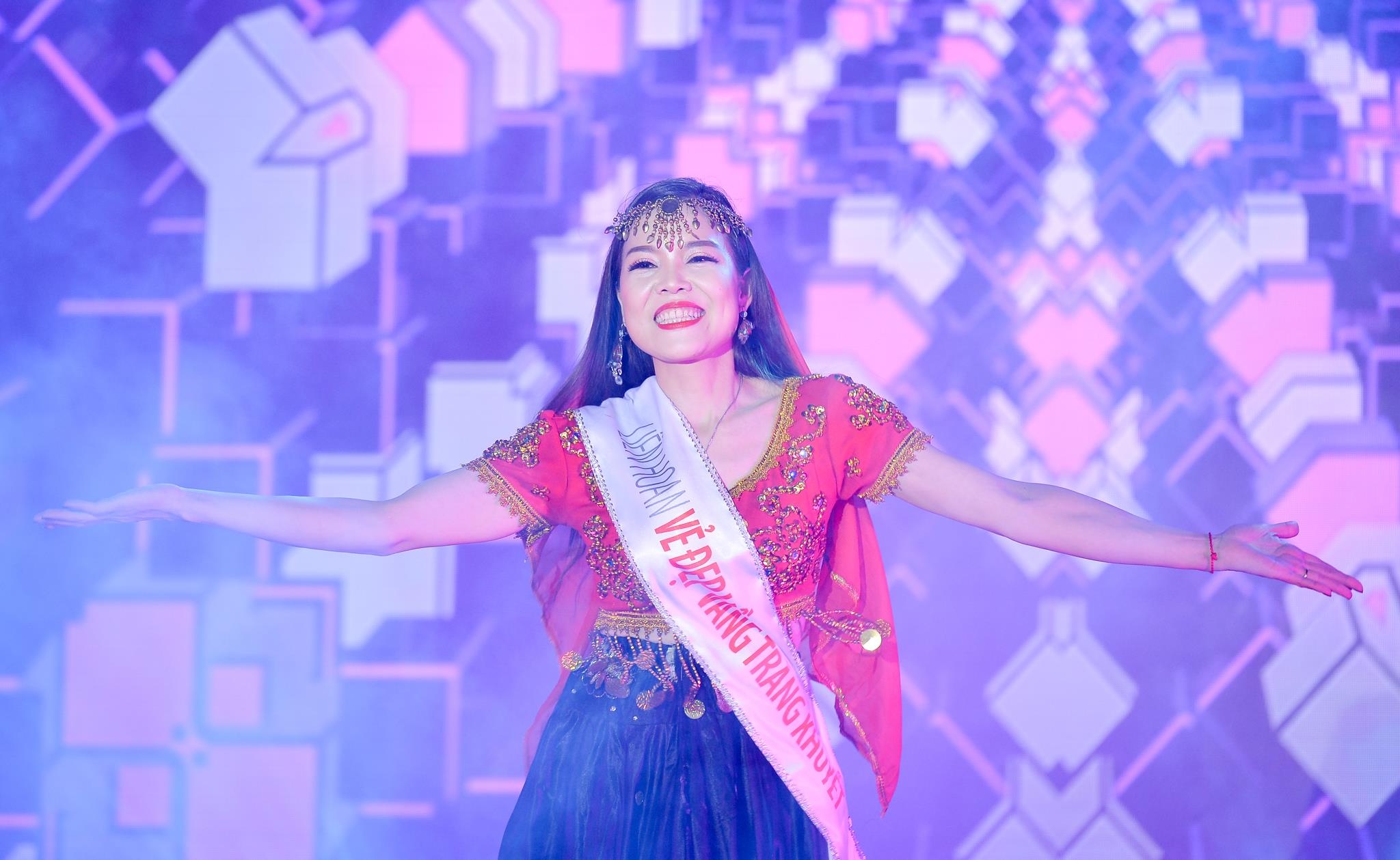 hoa khôi Vẻ đẹp Vầng trăng khuyết ảnh 2 hoa khoi Ve dep Vang trang khuyet anh 2