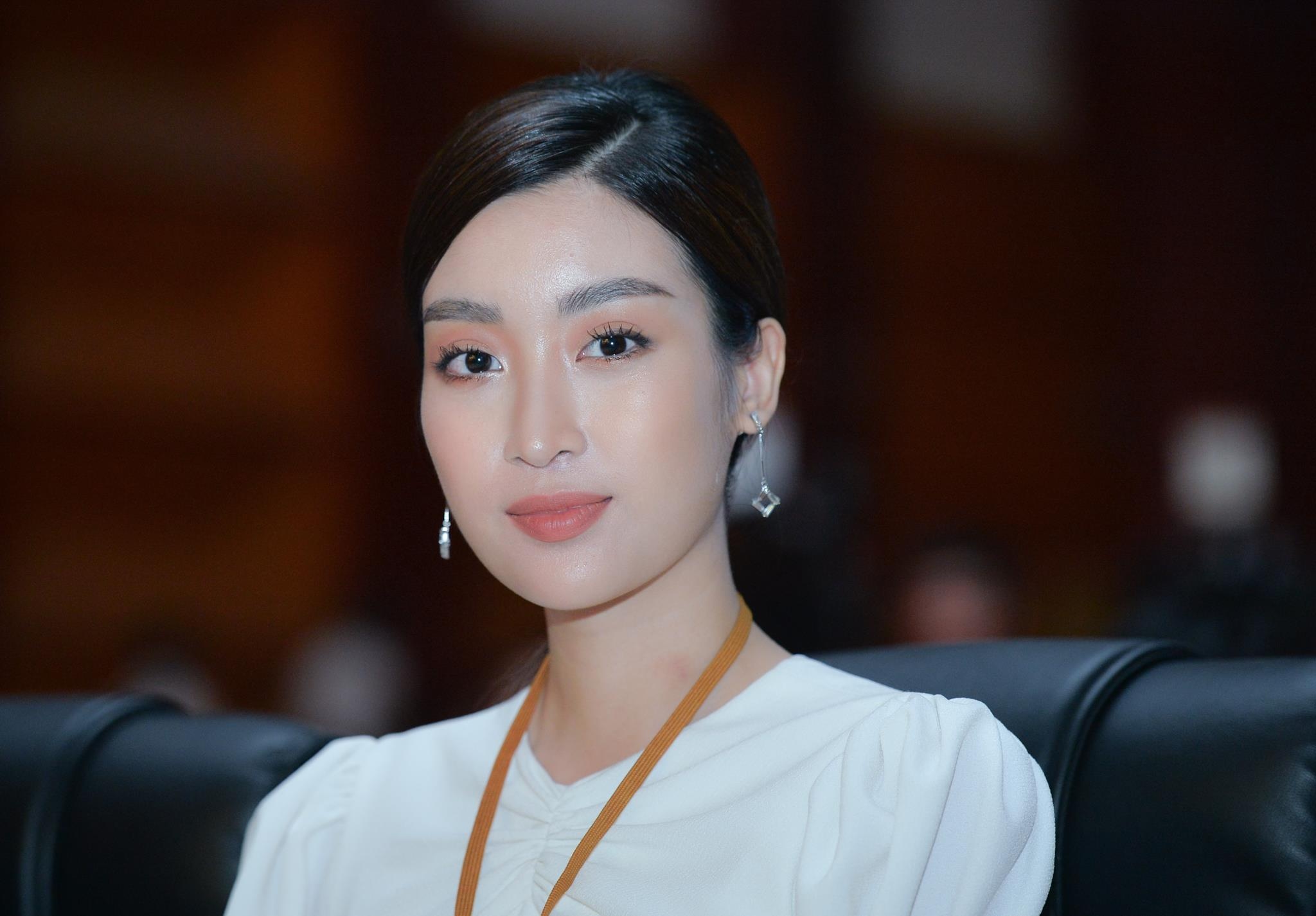 hoa khôi Vẻ đẹp Vầng trăng khuyết ảnh 9 hoa khoi Ve dep Vang trang khuyet anh 9