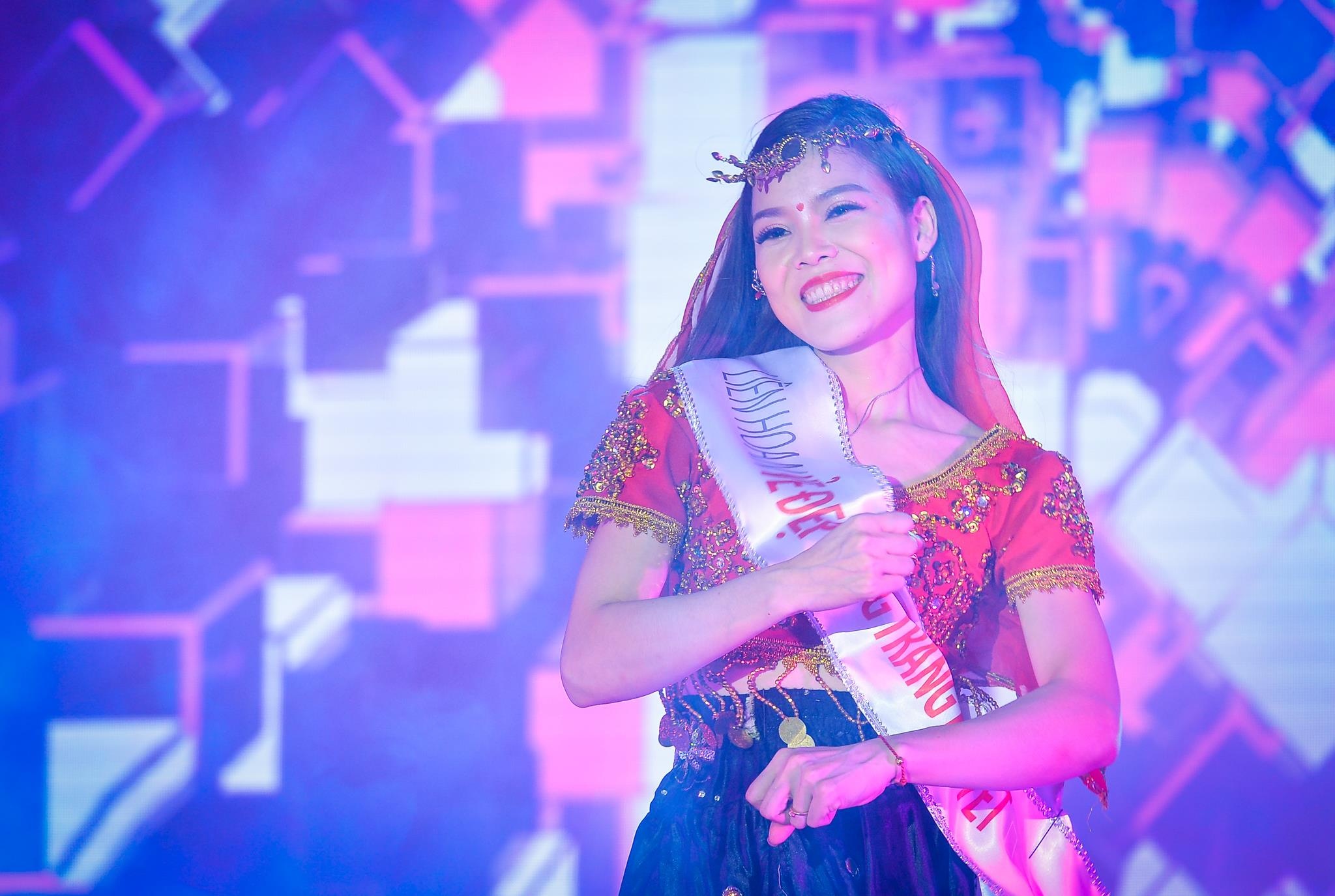 Tiet muc nhay An Do cua hoa khoi Ve dep Vang trang khuyet 2019 hinh anh