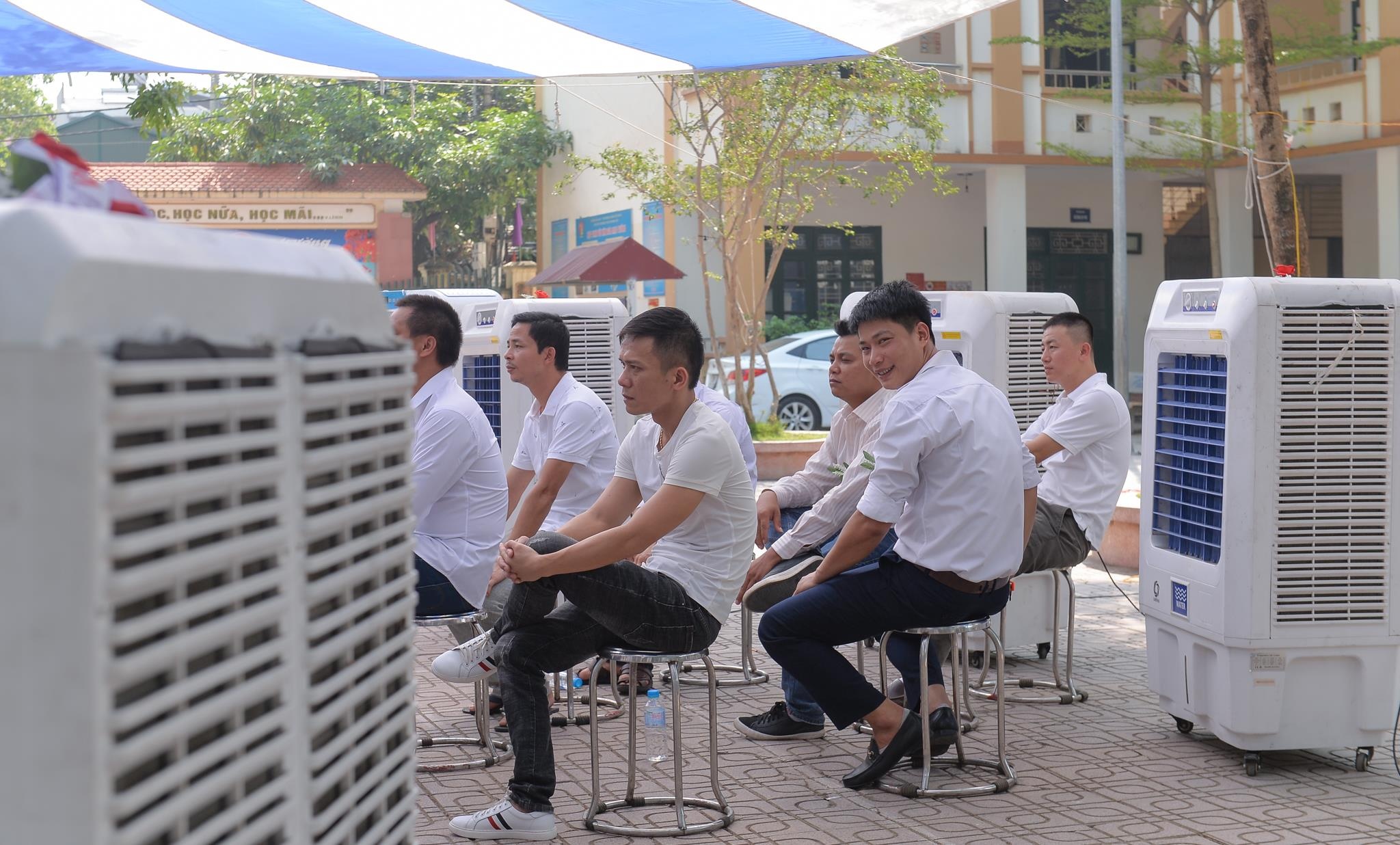 cuu hoc sinh Duong Noi ve hop lop anh 12