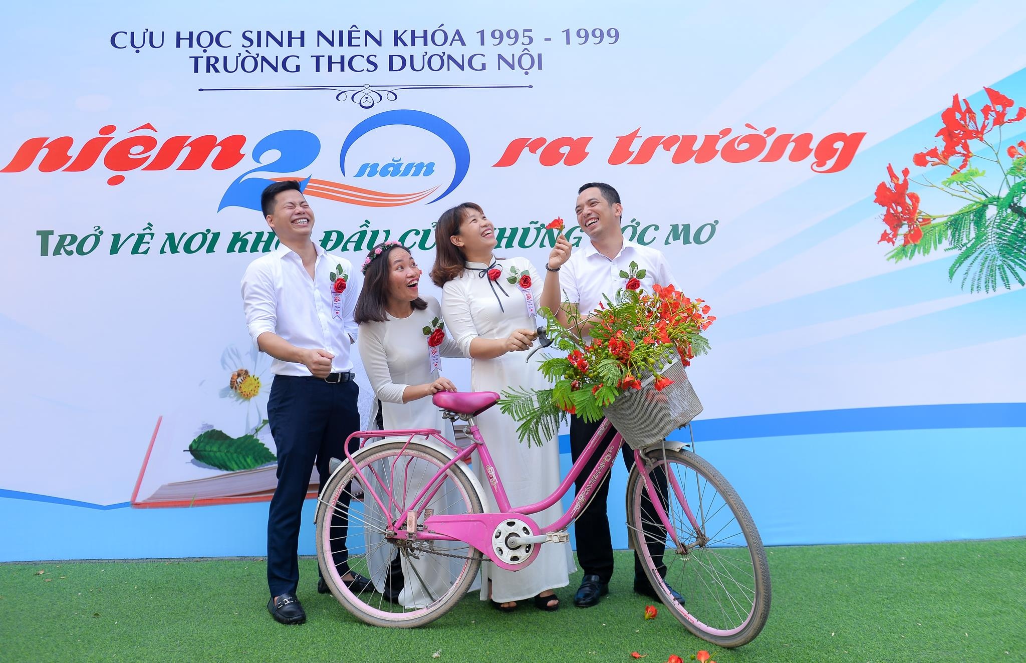 cuu hoc sinh Duong Noi ve hop lop anh 2