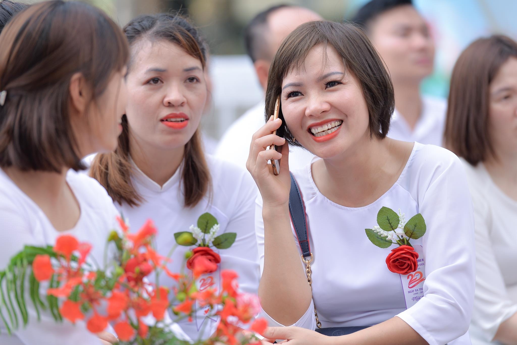 cuu hoc sinh Duong Noi ve hop lop anh 3